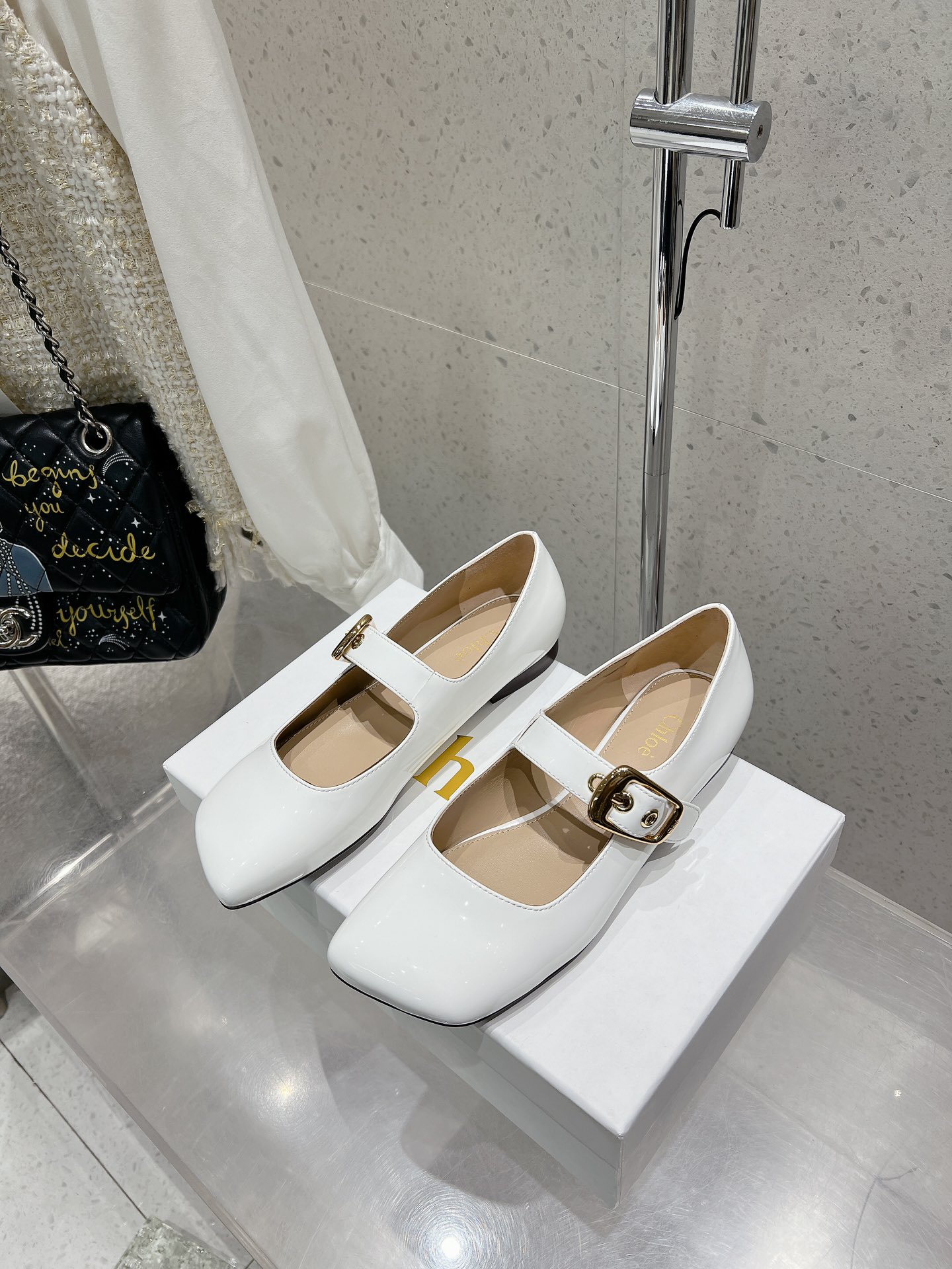 Hot New Mary Jane Ballet Shoes: Stylish and Comfortable, Made with Quality Materials.