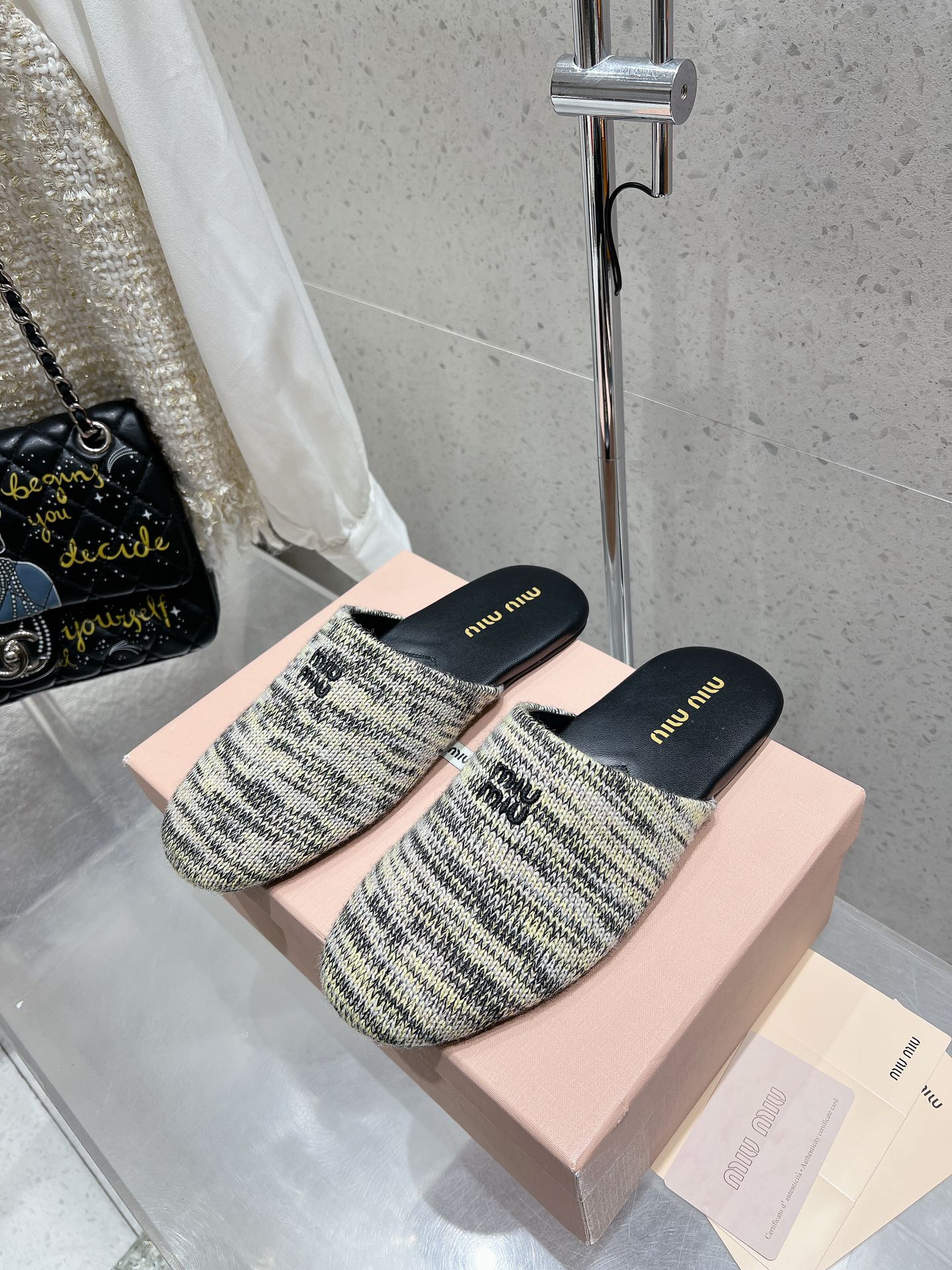 NO:163954,MIUMIU autumn and summer series mules slippers toe knitted semi-trailer Zp development original disassembly pair slippers instantly sold out the market version Miu is really too girly Super soft and comfortable foot feeling Material original matte skin lambskin Original rubber sole Size 35-39 (40 custom made without return or replacement), semi-trailer, miumiu, slippers, sheepskin19860909MIUMIU秋夏系列穆勒鞋拖鞋包头针织半拖Zp开发 原版拆卸 对版拖鞋秒杀市面版本 Miu真的太少女啦 超级柔软舒服的脚感 材料原版磨砂皮 小羊皮 原版橡胶底 码数35-39（40定做不退不换）,半拖,miumiu,slippers,sheepskin,Women's Shoes