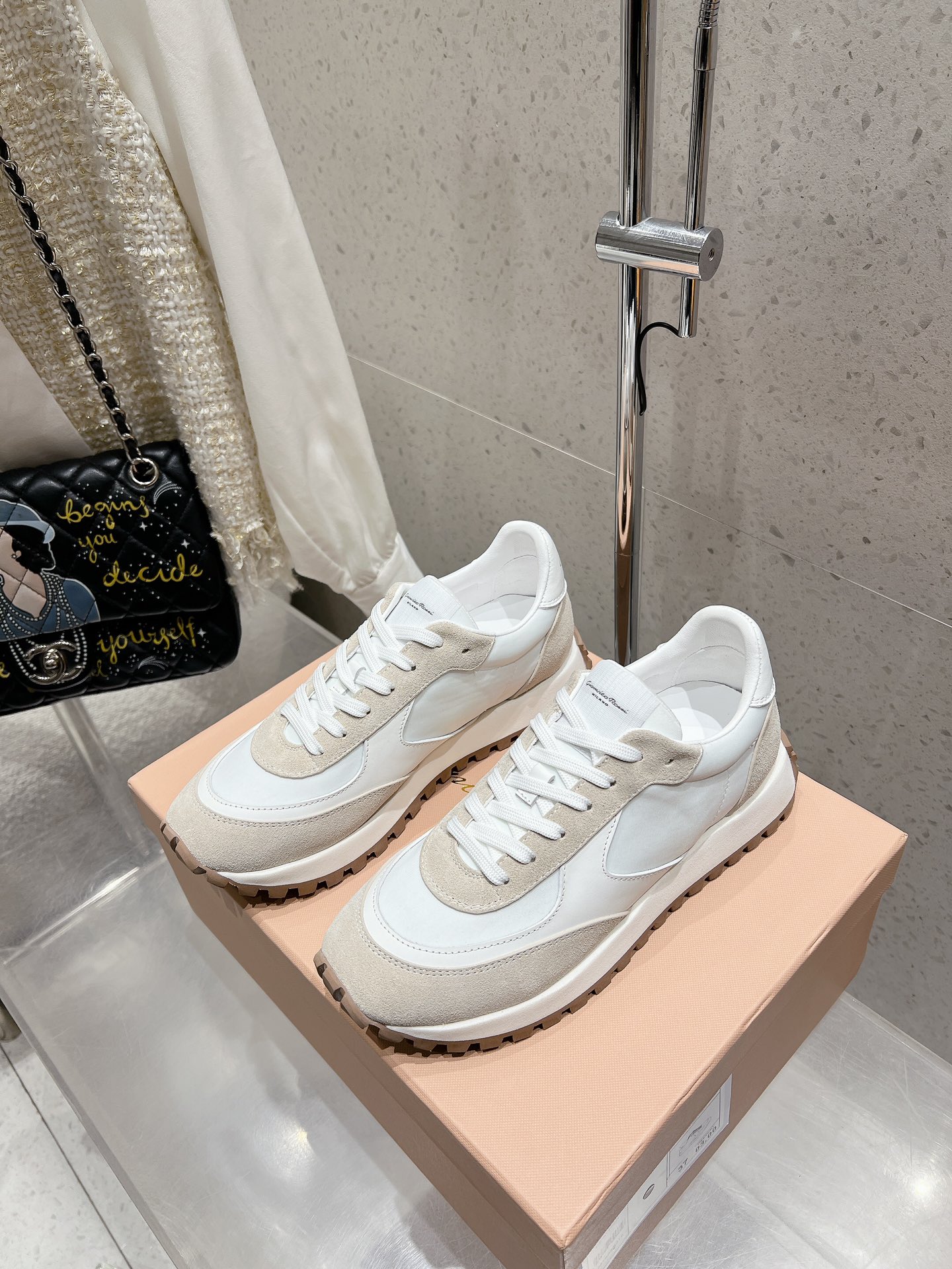 High-Quality Gianvito Rossi Shoes for Women and Men Ages 35-45: Comfortable and Stylish!