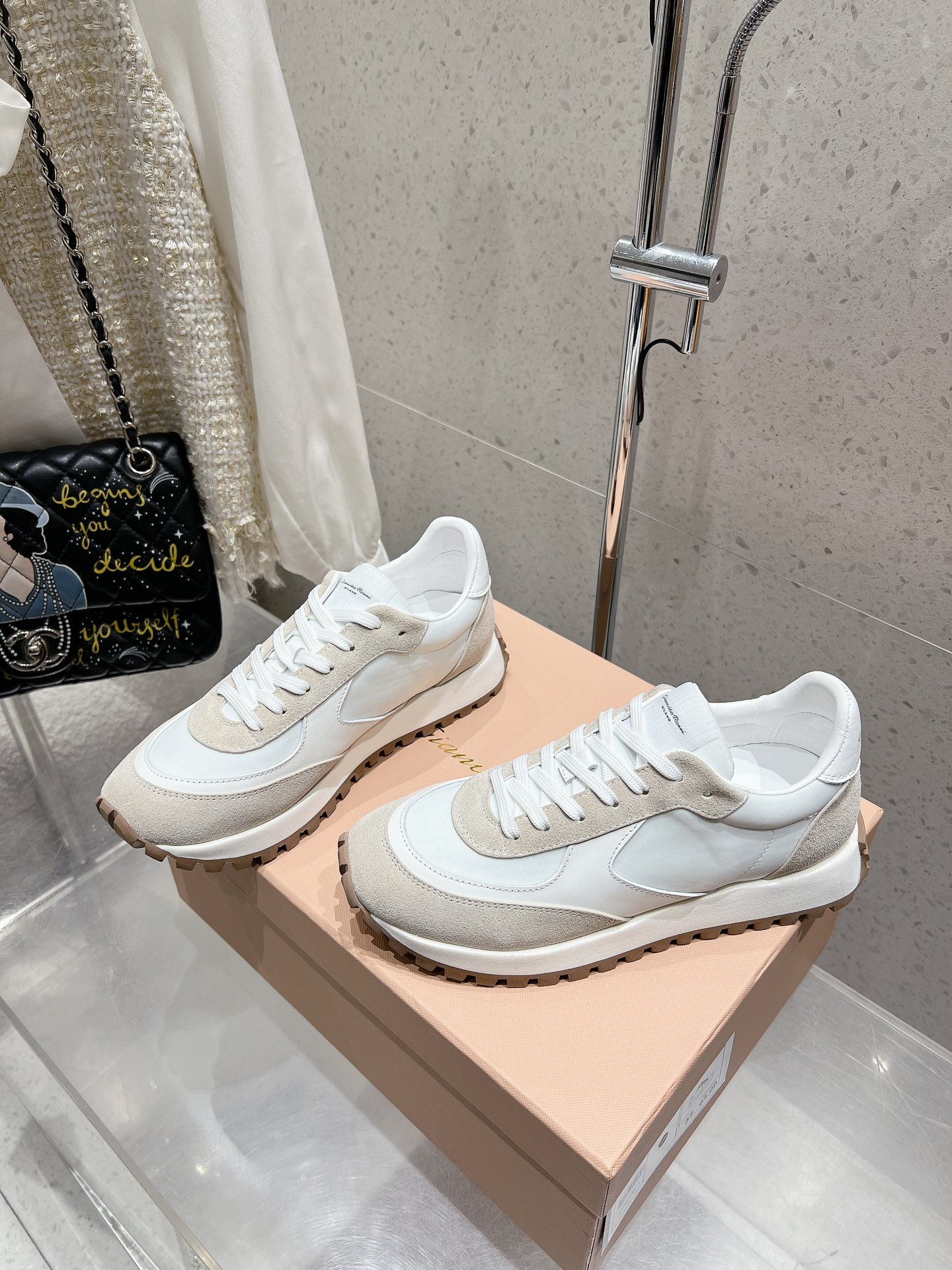 High-Quality Gianvito Rossi Shoes for Women and Men Ages 35-45: Comfortable and Stylish! - 图片 2