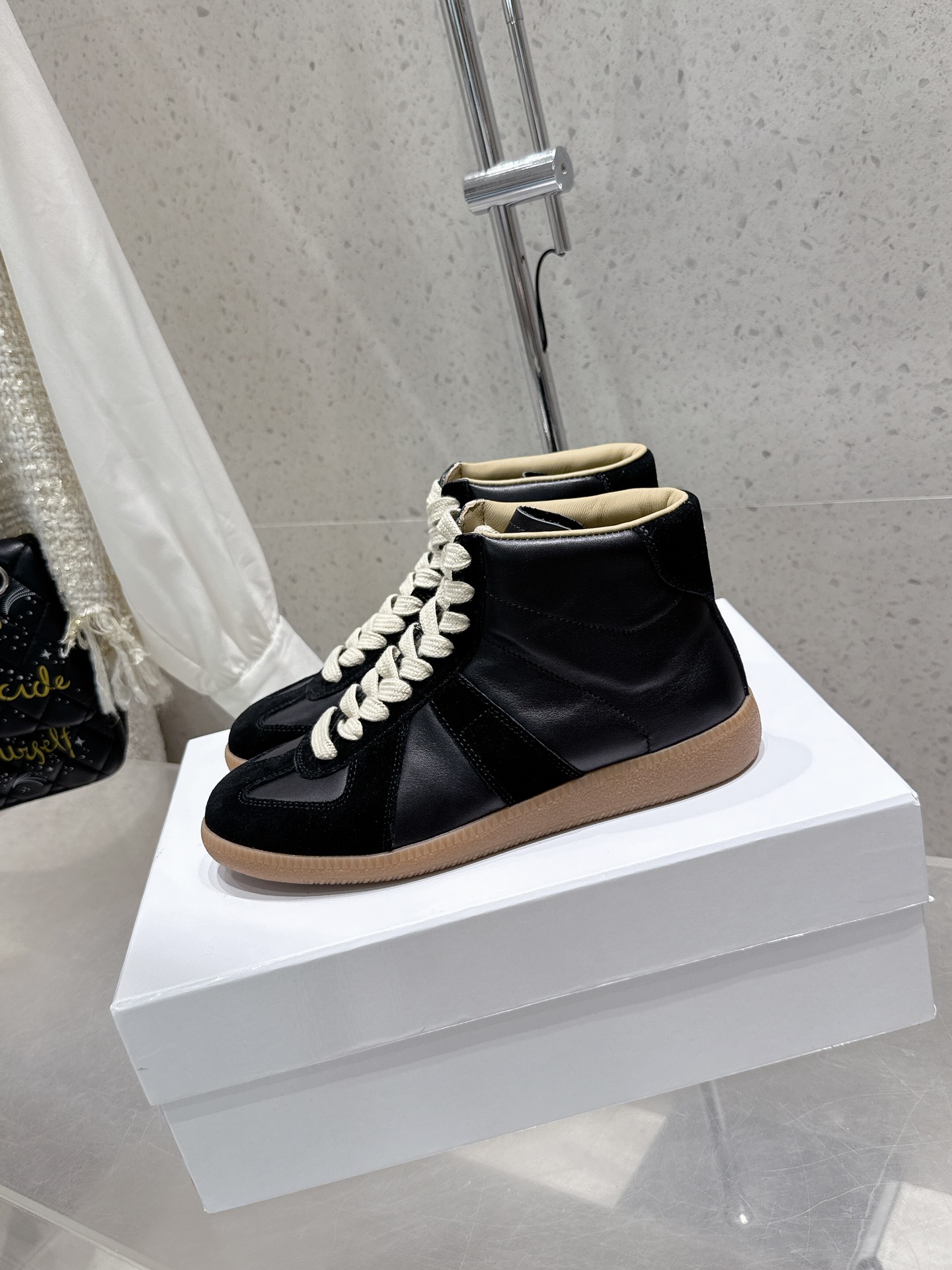 Maison Margiela MM6 Leather High-Top Sneakers Casual Shoes Unisex 6 i1740395908 1800 8