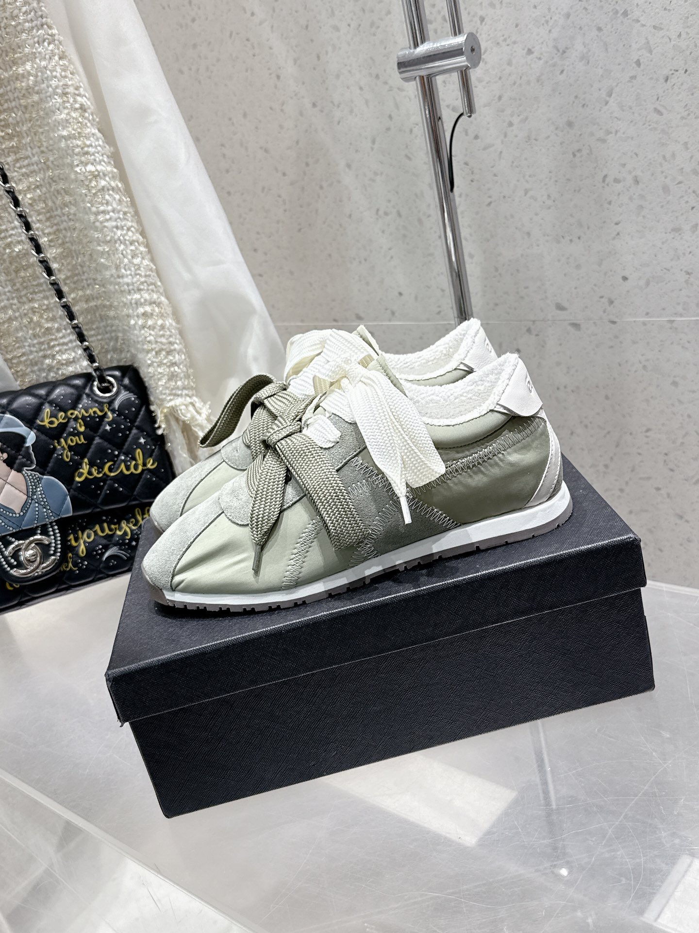 Onitsuka Tiger Fashion Leisure Sports Shoes: Comfort and Detail in Style - 图片 3