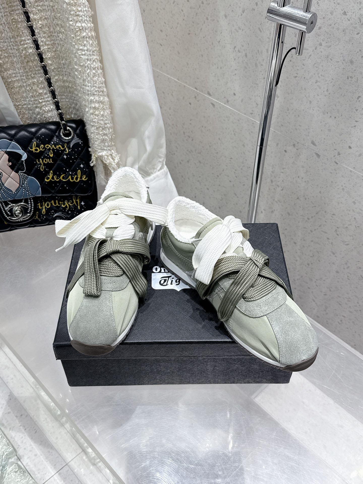 Onitsuka Tiger Fashion Leisure Sports Shoes: Comfort and Detail in Style - 图片 2
