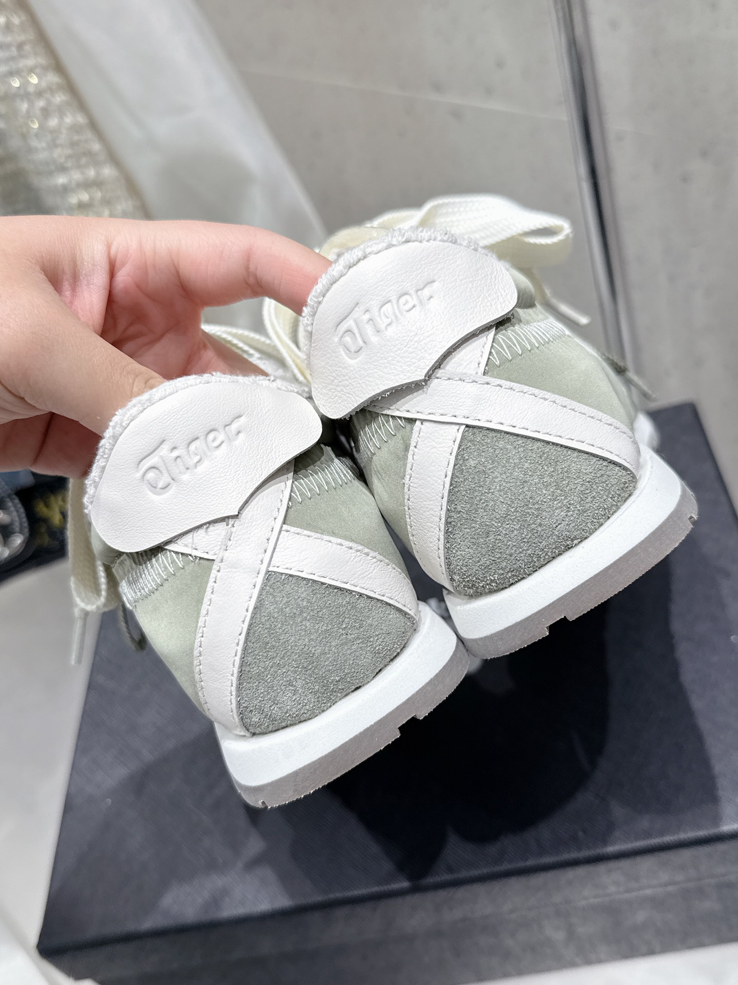 Onitsuka Tiger Fashion Leisure Sports Shoes: Comfort and Detail in Style - 图片 6