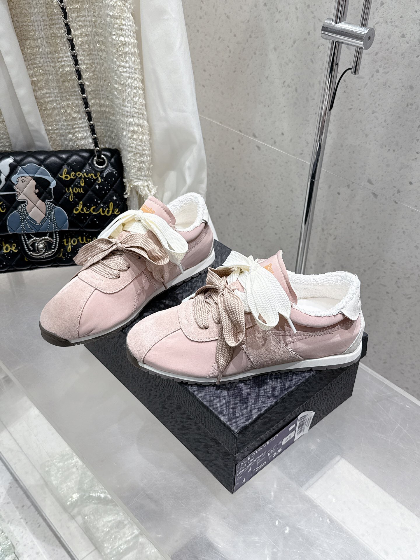 Onitsuka Tiger A55: Fashionable Retro Sports Shoes with Comfort and Detail