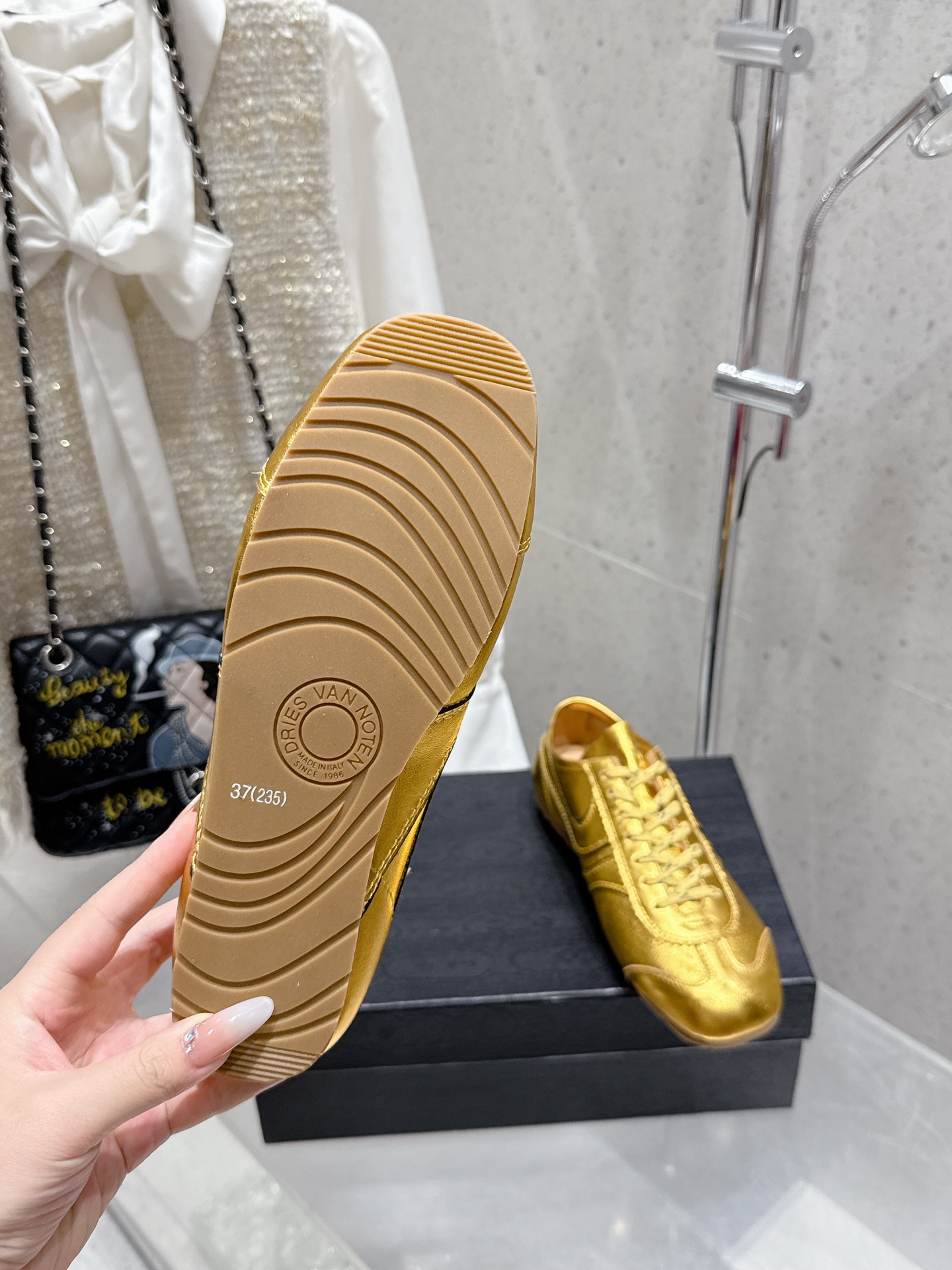 “Dries Van Noten Spring Sneakers: Innovative Design for Fashionable Runners” - 图片 9