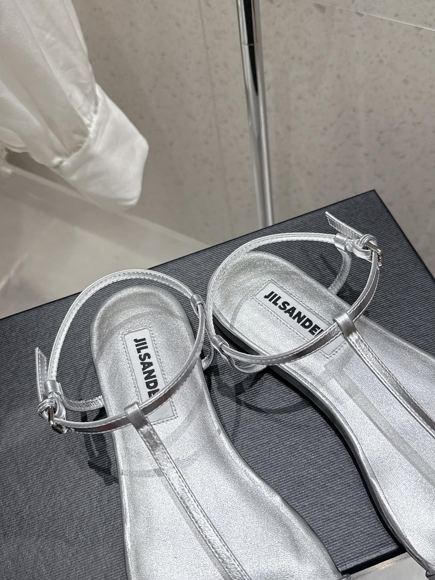 Jil Sander’s Premium Summer Sandals: High-Quality, Classic Design, Sheepskin Interior, Code 35-40. - 图片 8