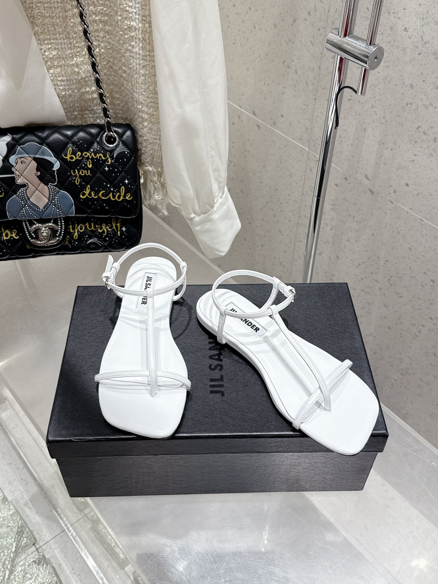 Jil Sander’s Summer Sandals: High-Quality, Classic Design, Comfortable, Sheepskin Lining. - 图片 3