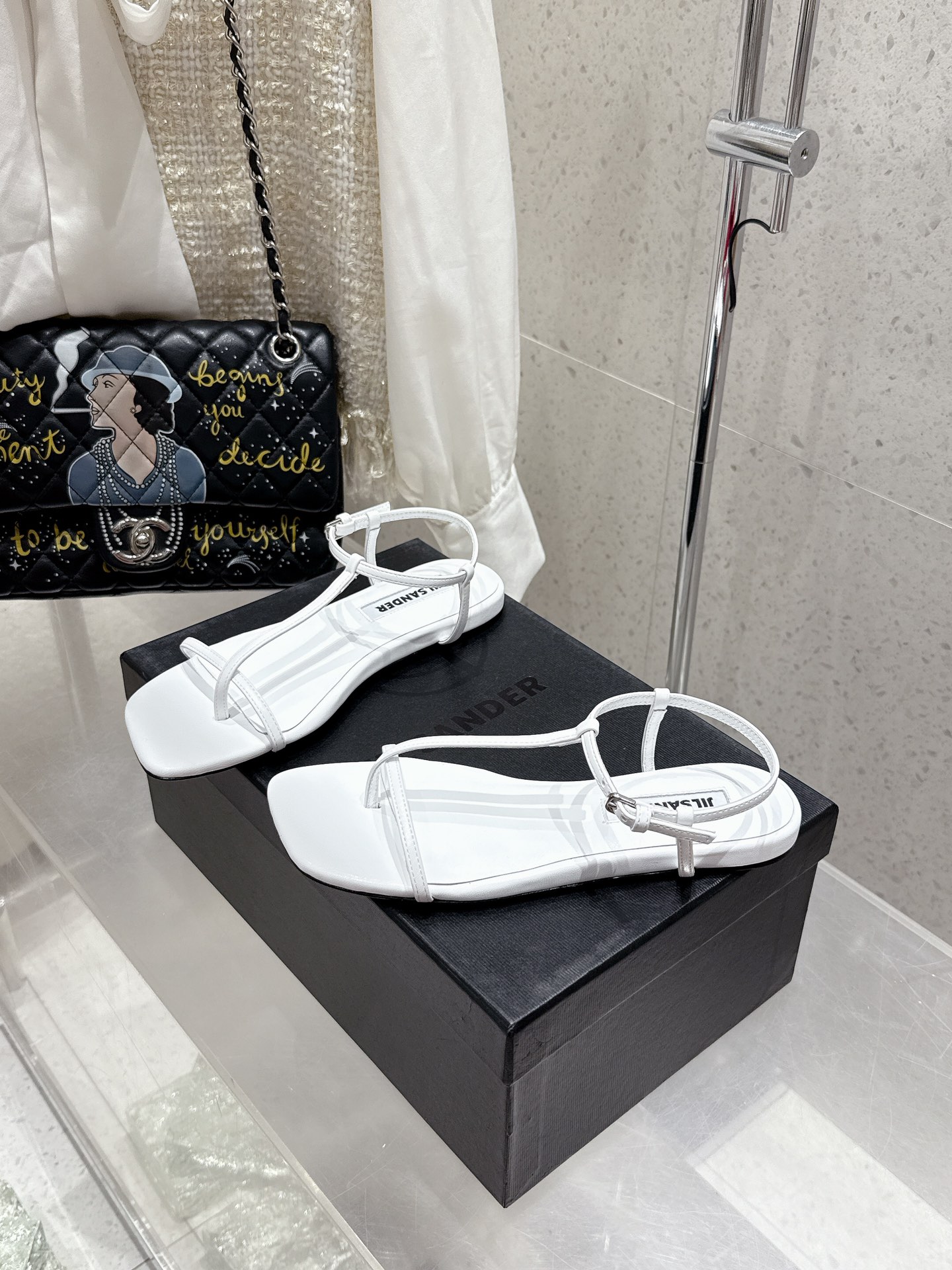 Jil Sander’s Summer Sandals: High-Quality, Classic Design, Comfortable, Sheepskin Lining. - 图片 2