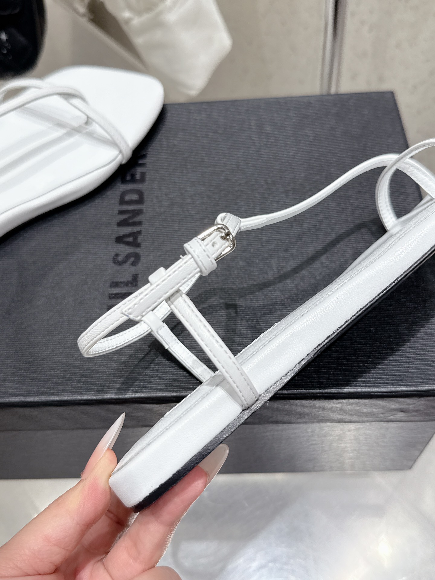 Jil Sander’s Summer Sandals: High-Quality, Classic Design, Comfortable, Sheepskin Lining. - 图片 7