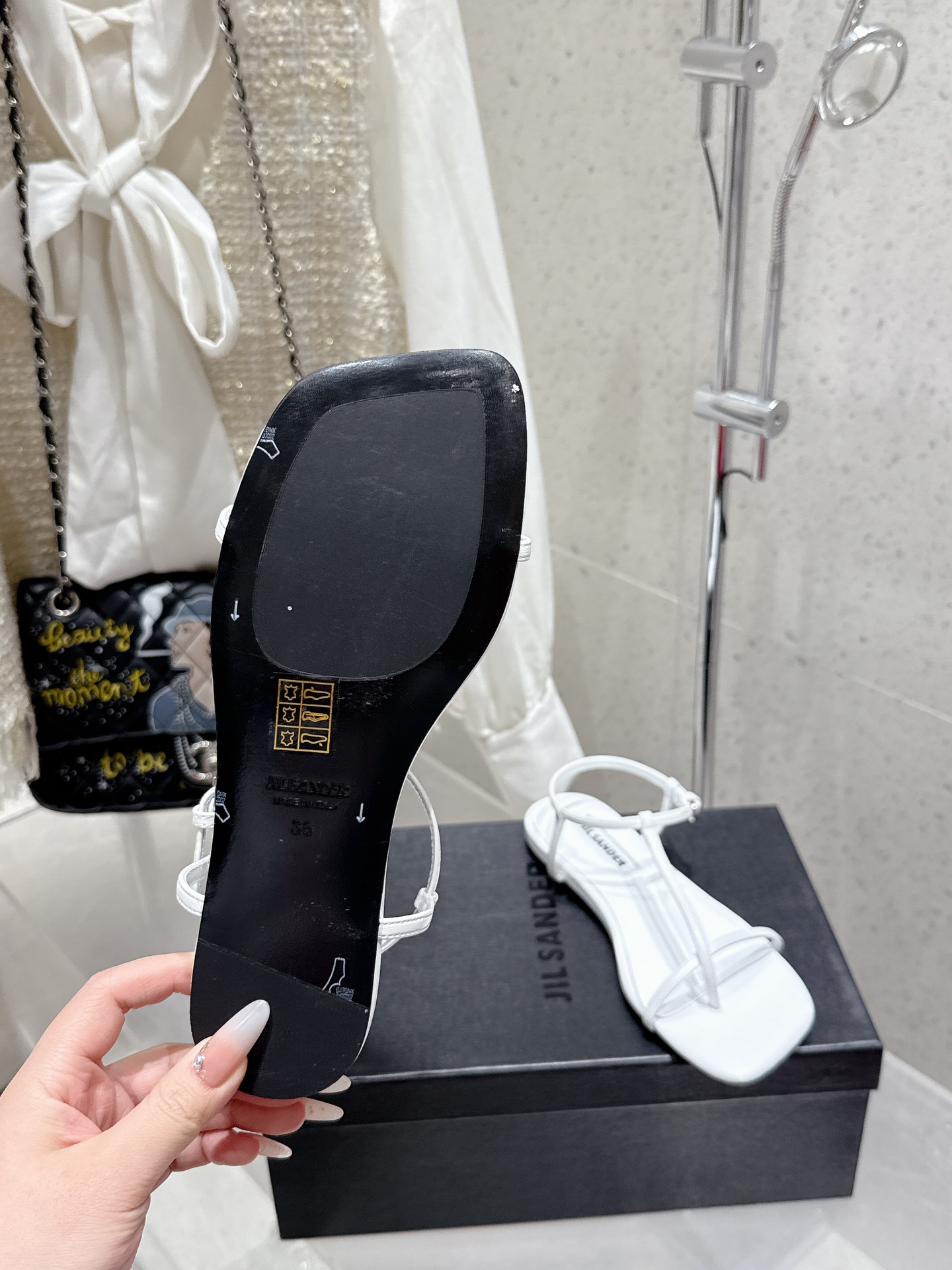 Jil Sander’s Summer Sandals: High-Quality, Classic Design, Comfortable, Sheepskin Lining. - 图片 9