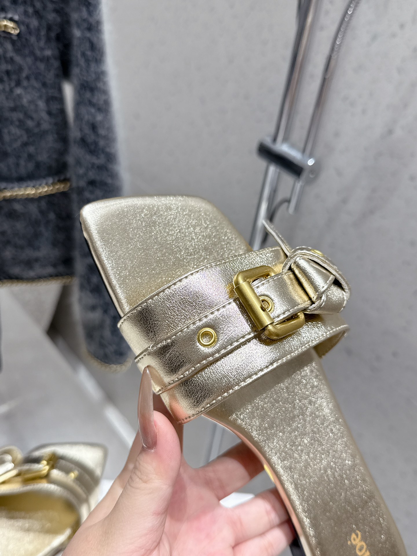 New Great Butterflies Tie: Chloe Chloe Fashion Slippers Review - 图片 6