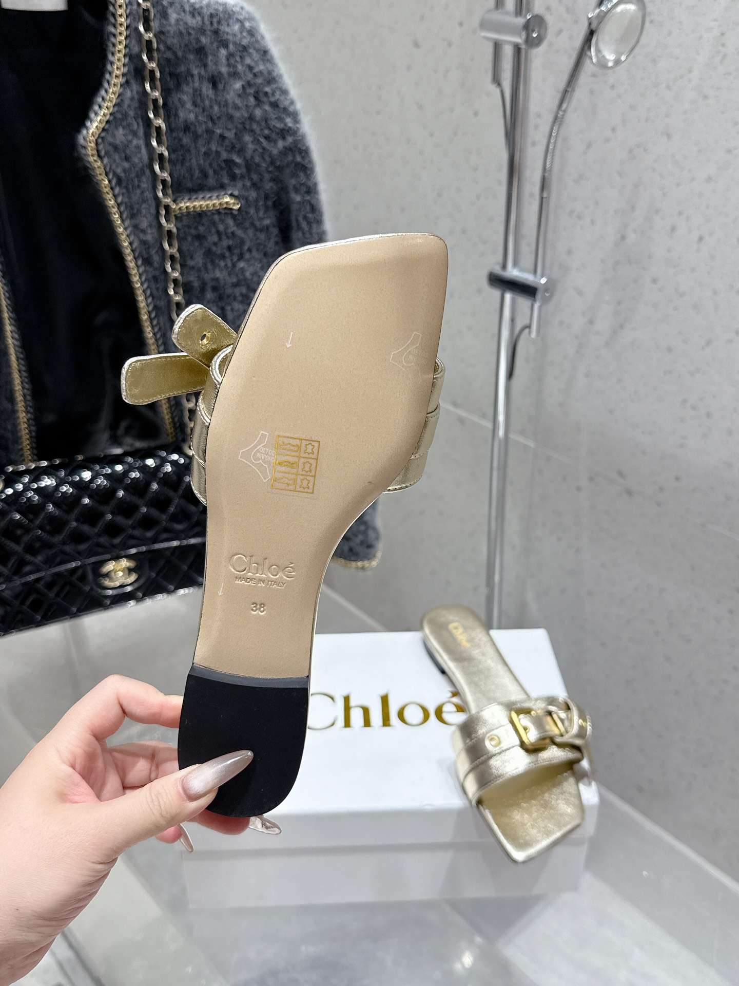 New Great Butterflies Tie: Chloe Chloe Fashion Slippers Review - 图片 9