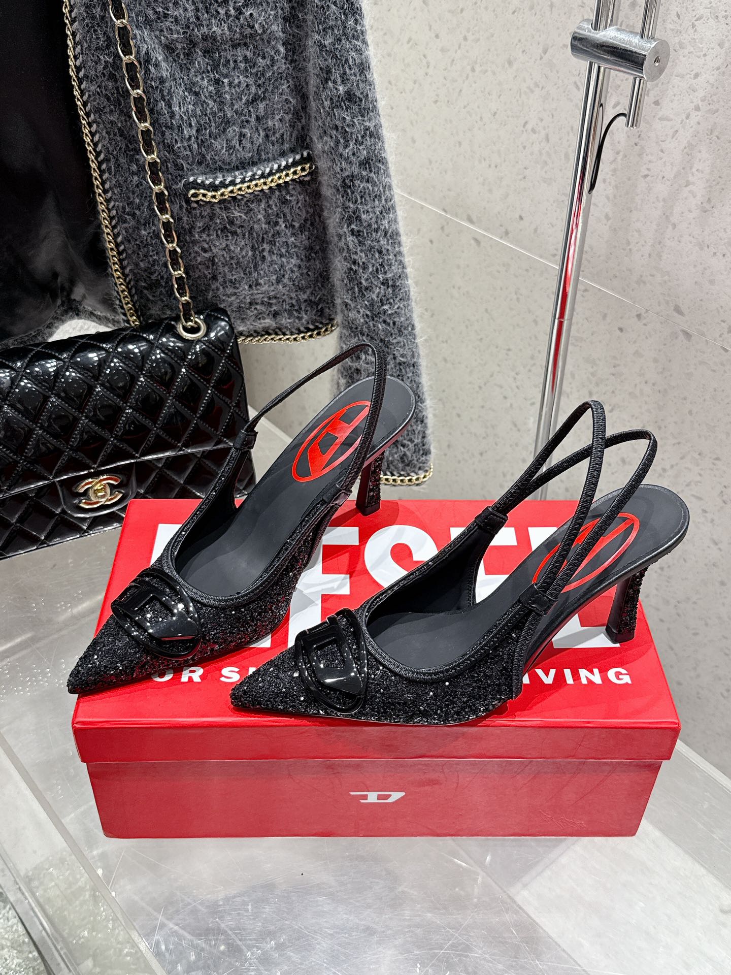 Fashion Review: Diesel’s 625 Collection of Pointy Heeled Sandals - 图片 1