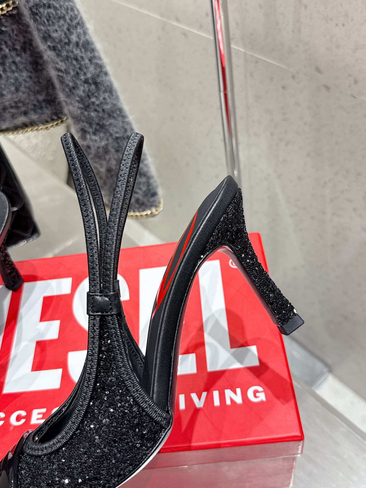 Fashion Review: Diesel’s 625 Collection of Pointy Heeled Sandals - 图片 7