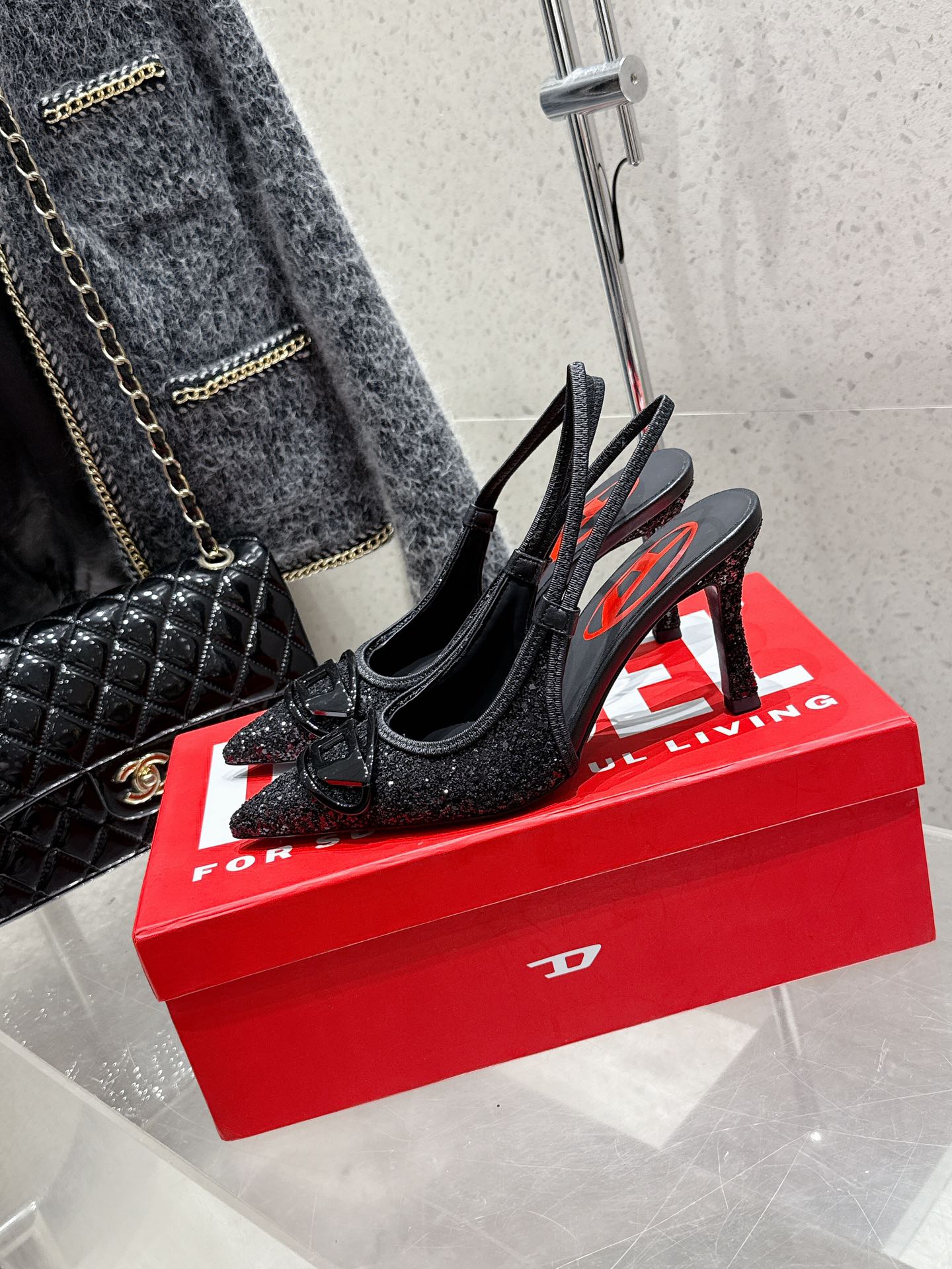 Fashion Review: Diesel’s 625 Collection of Pointy Heeled Sandals - 图片 3