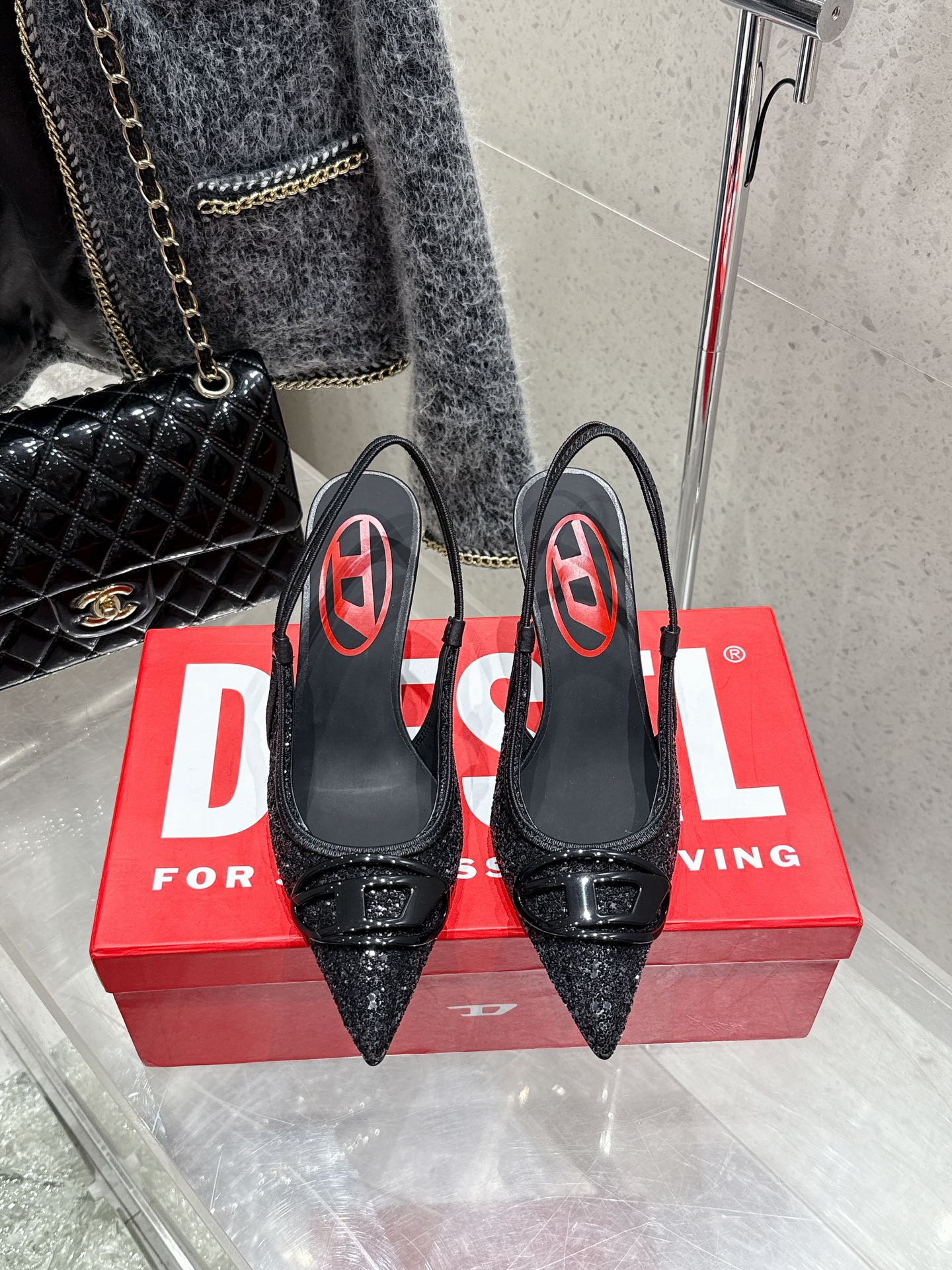 Fashion Review: Diesel’s 625 Collection of Pointy Heeled Sandals - 图片 9