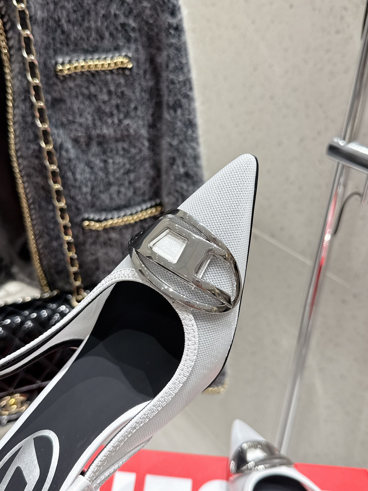 “Top 625 Diesel Heeled Sandals with Custom Fabrics and Logo Buttons” - 图片 5
