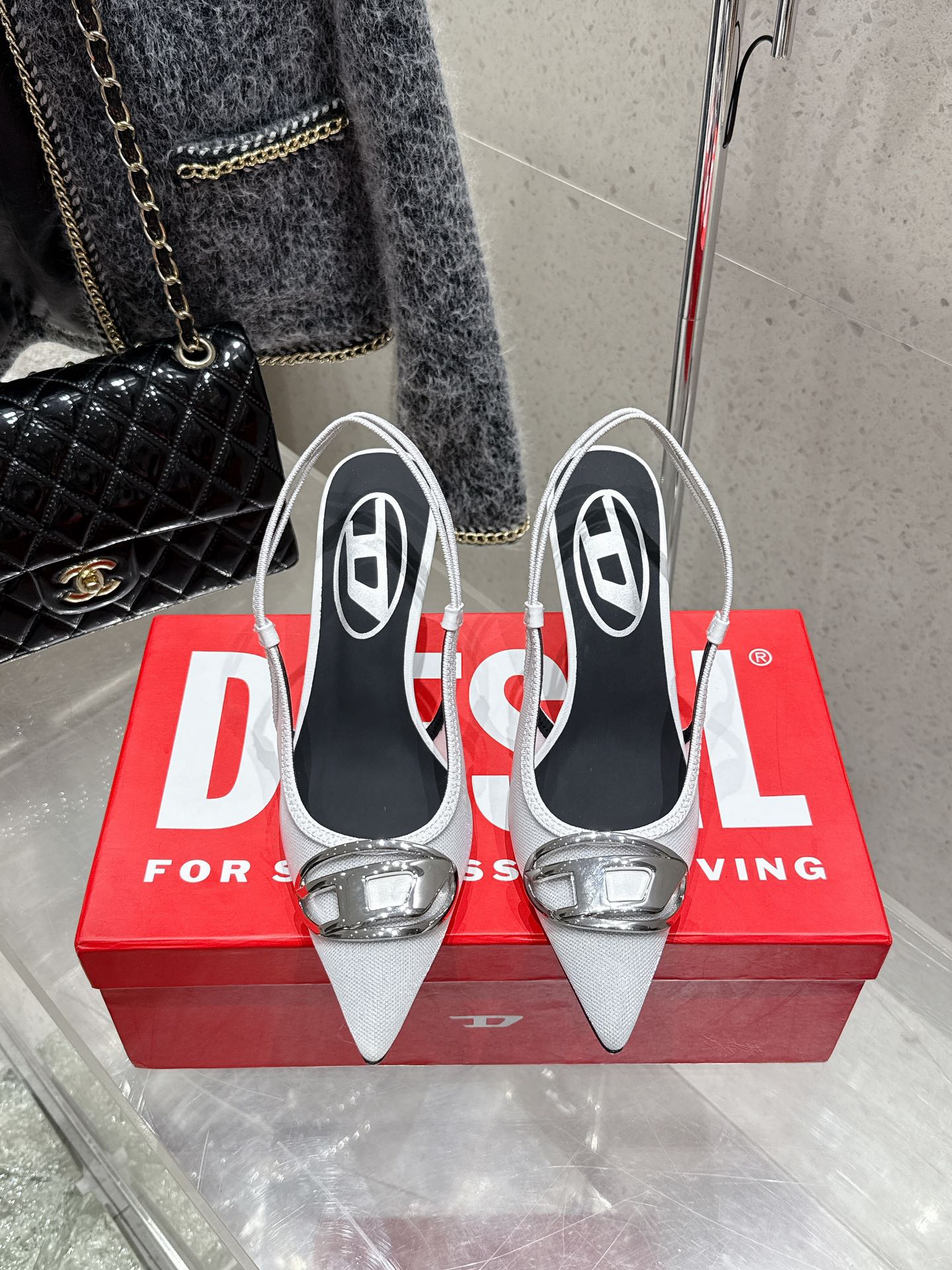 “Top 625 Diesel Heeled Sandals with Custom Fabrics and Logo Buttons” - 图片 9