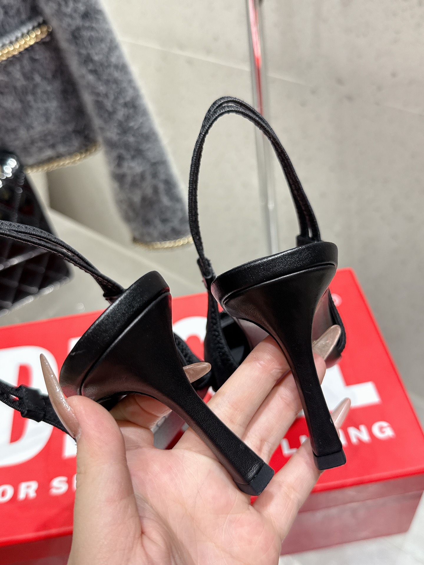 Fashion Review: Diesel’s Stylish Pointy Sandals with Custom Details - 图片 6