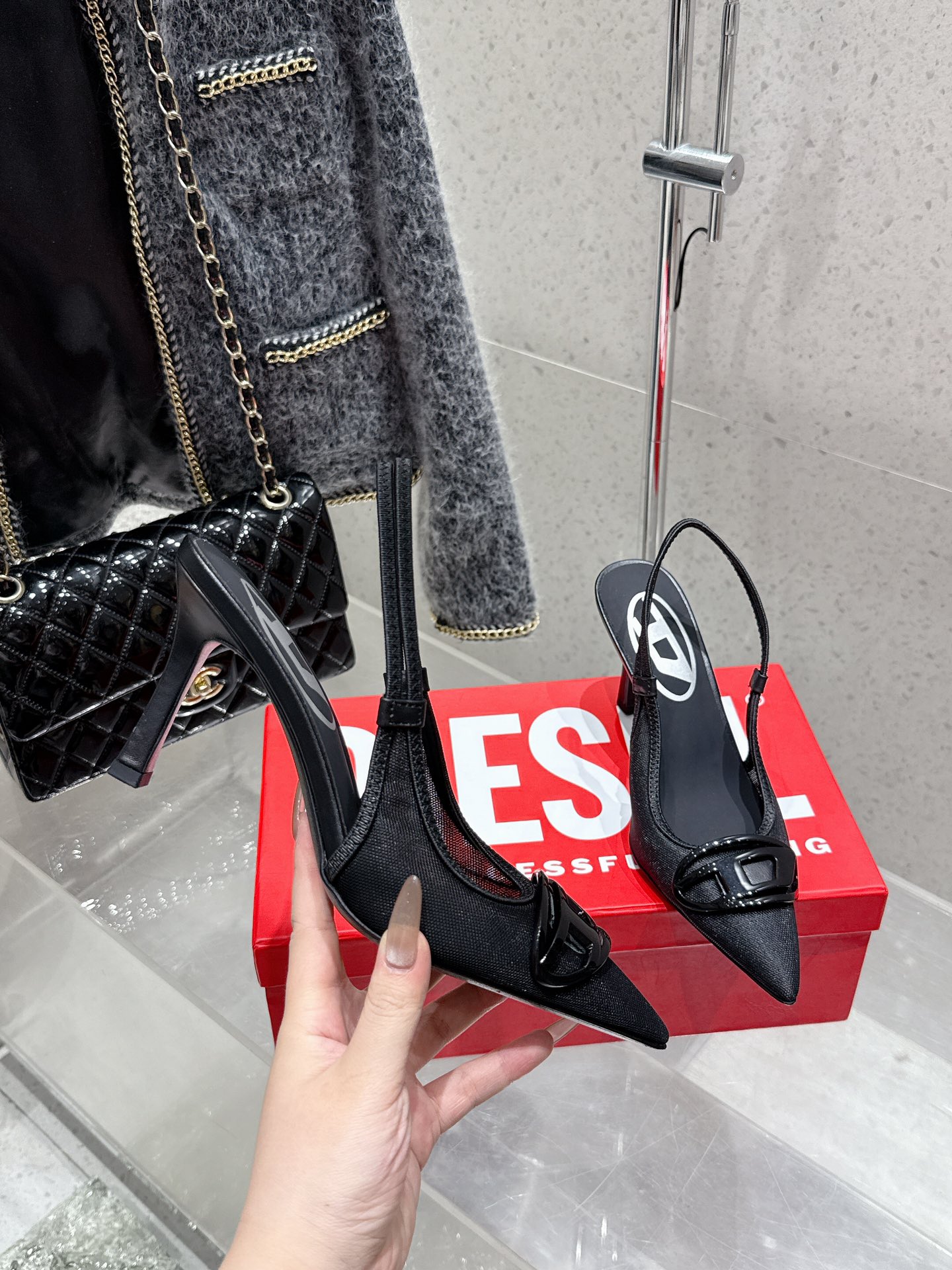 Fashion Review: Diesel’s Stylish Pointy Sandals with Custom Details - 图片 4