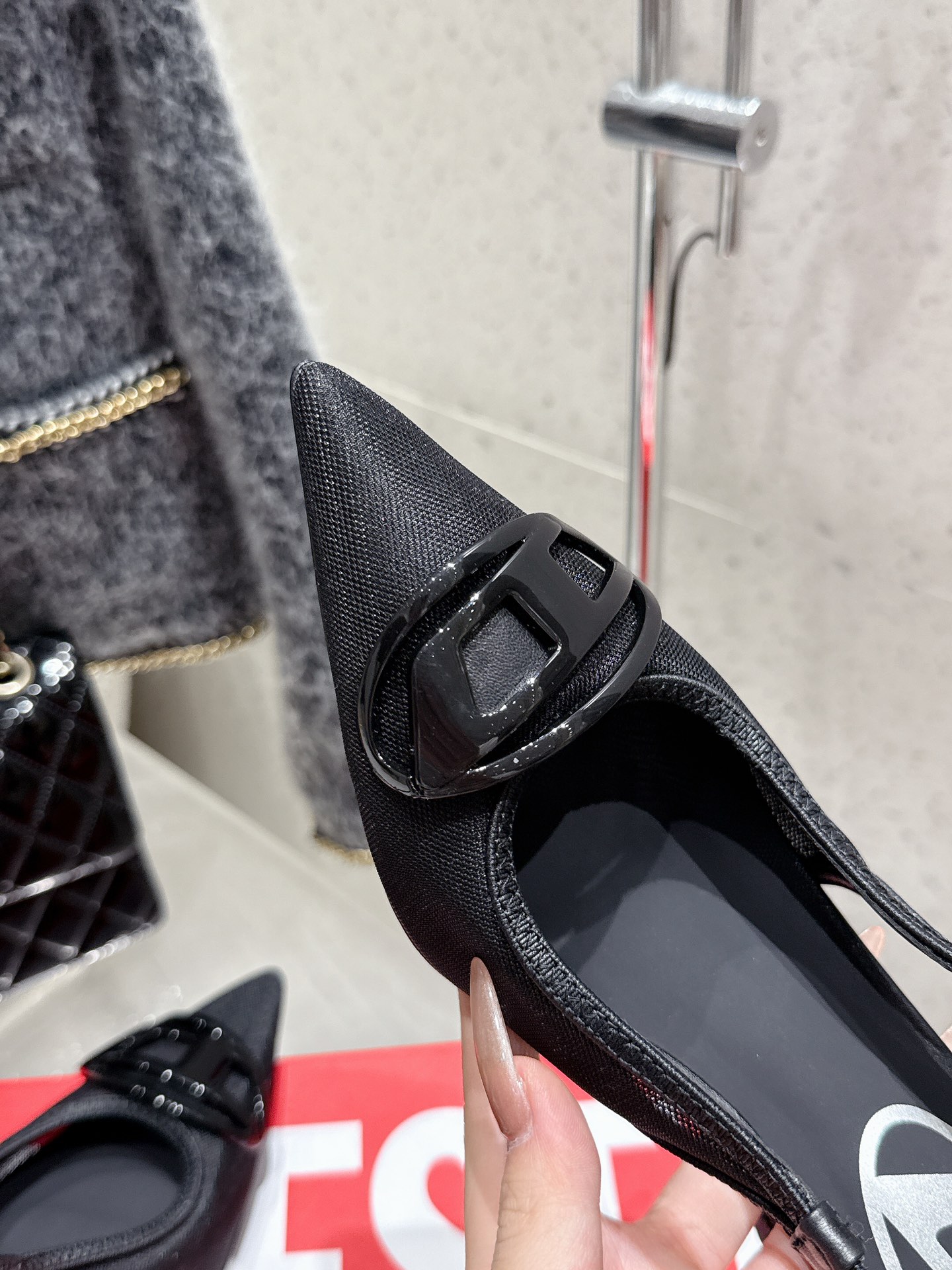 Fashion Review: Diesel’s Stylish Pointy Sandals with Custom Details - 图片 5