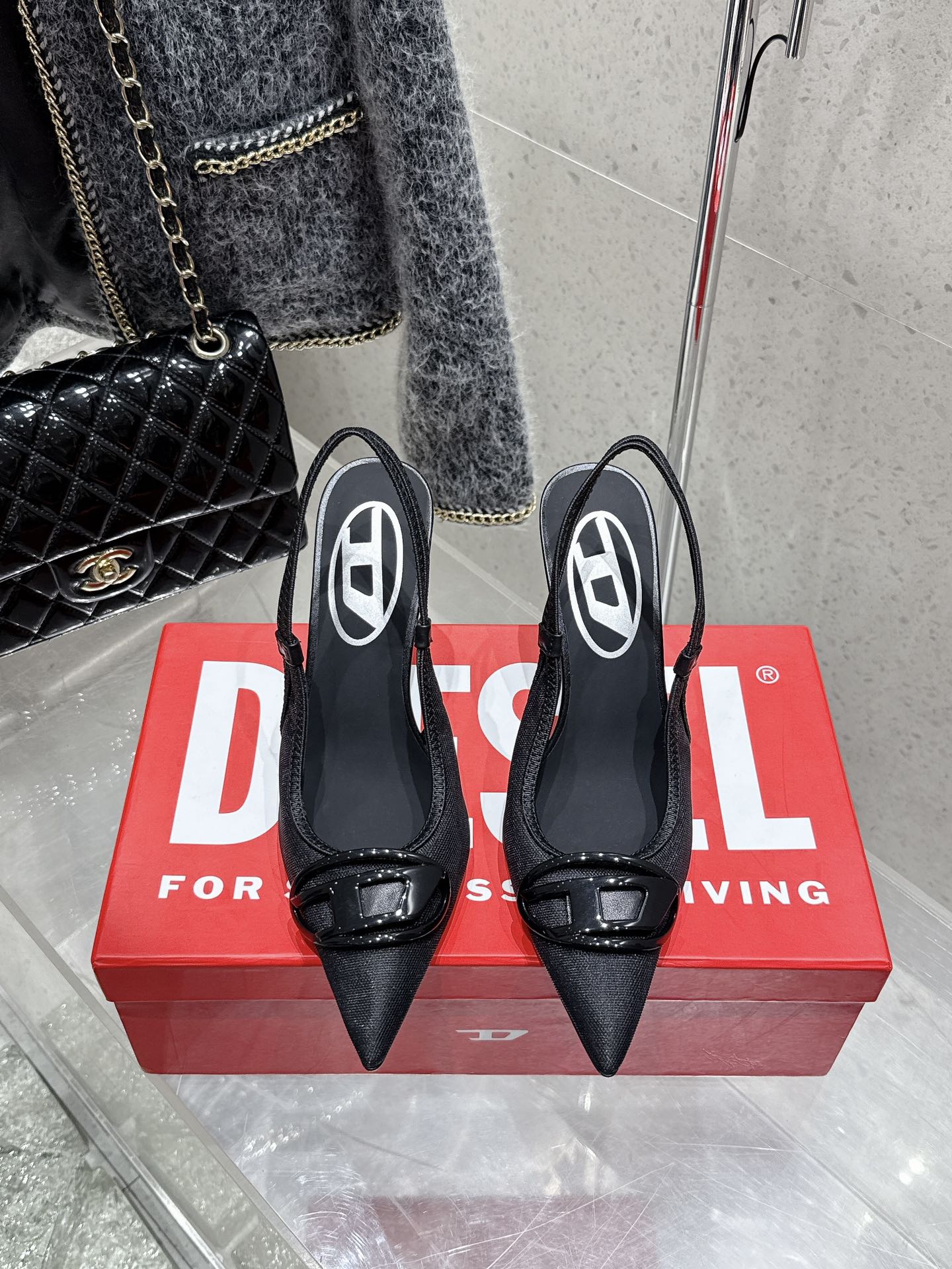 Fashion Review: Diesel’s Stylish Pointy Sandals with Custom Details - 图片 9