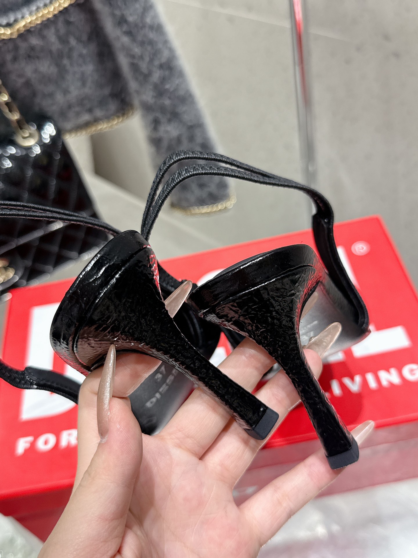 “Top 700 Diesel Heels: Custom Fabrics and Sheepskin Details in Oxen Skin Shoes” - 图片 7