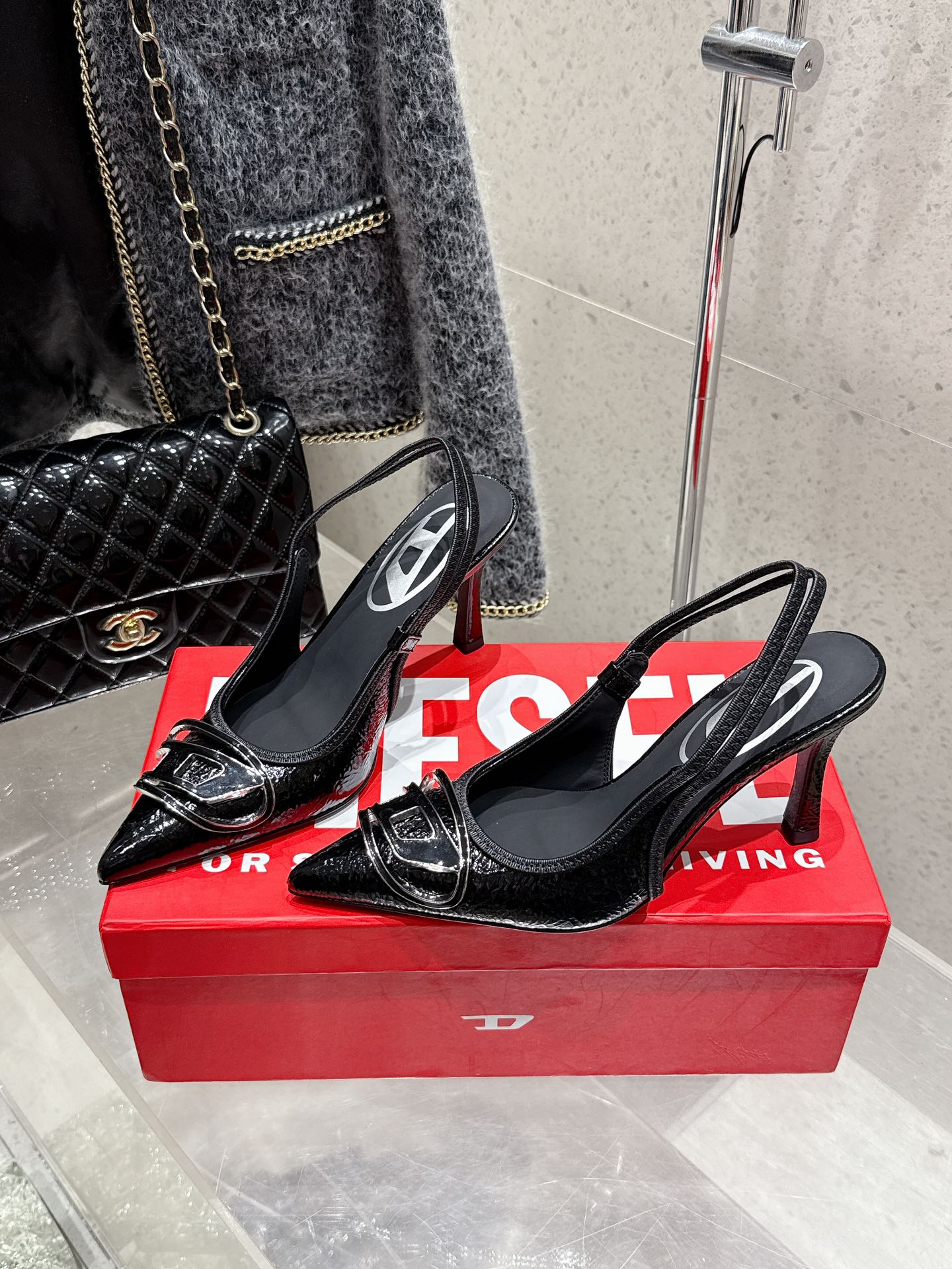 “Top 700 Diesel Heels: Custom Fabrics and Sheepskin Details in Oxen Skin Shoes”