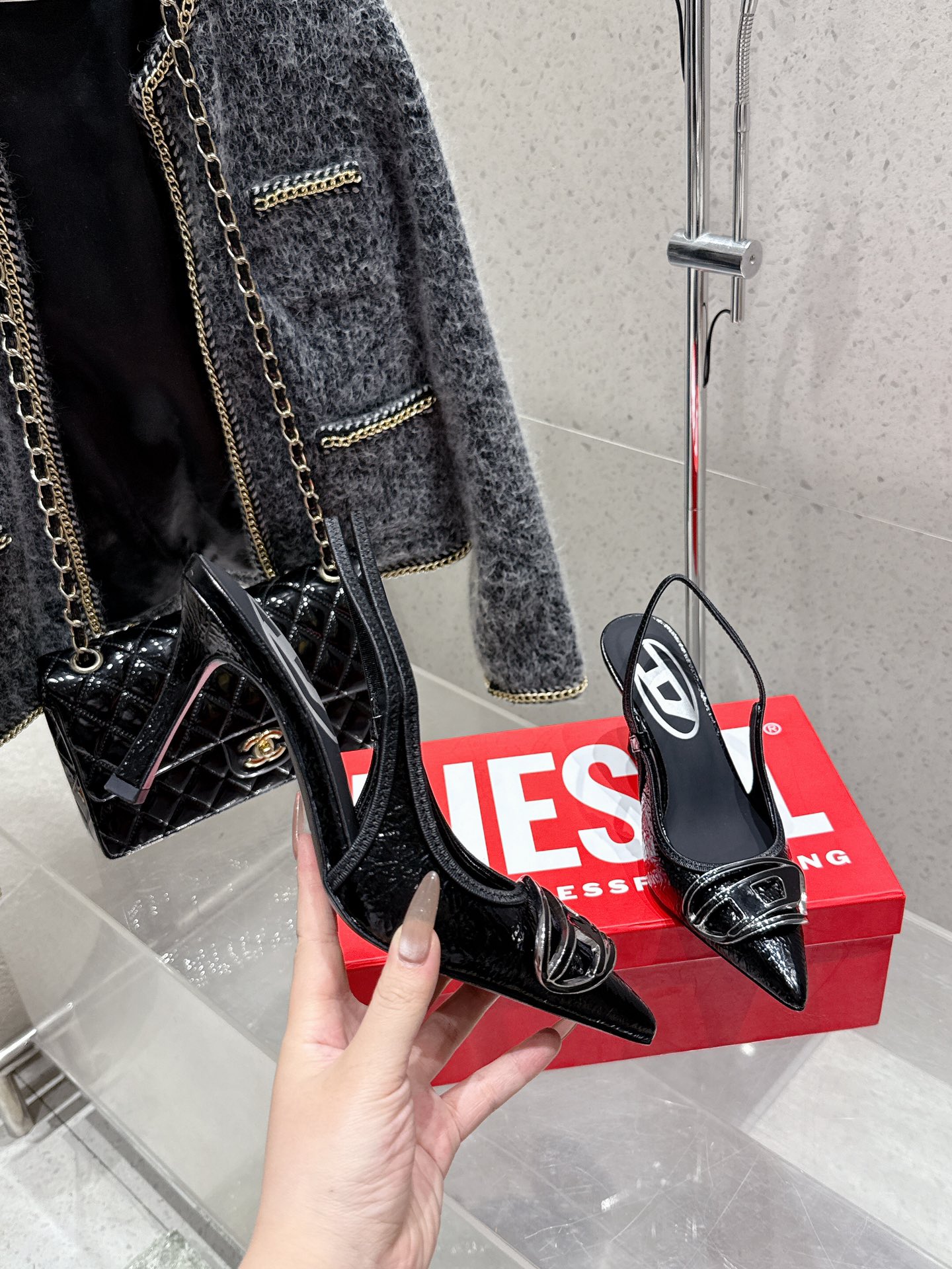 “Top 700 Diesel Heels: Custom Fabrics and Sheepskin Details in Oxen Skin Shoes” - 图片 4