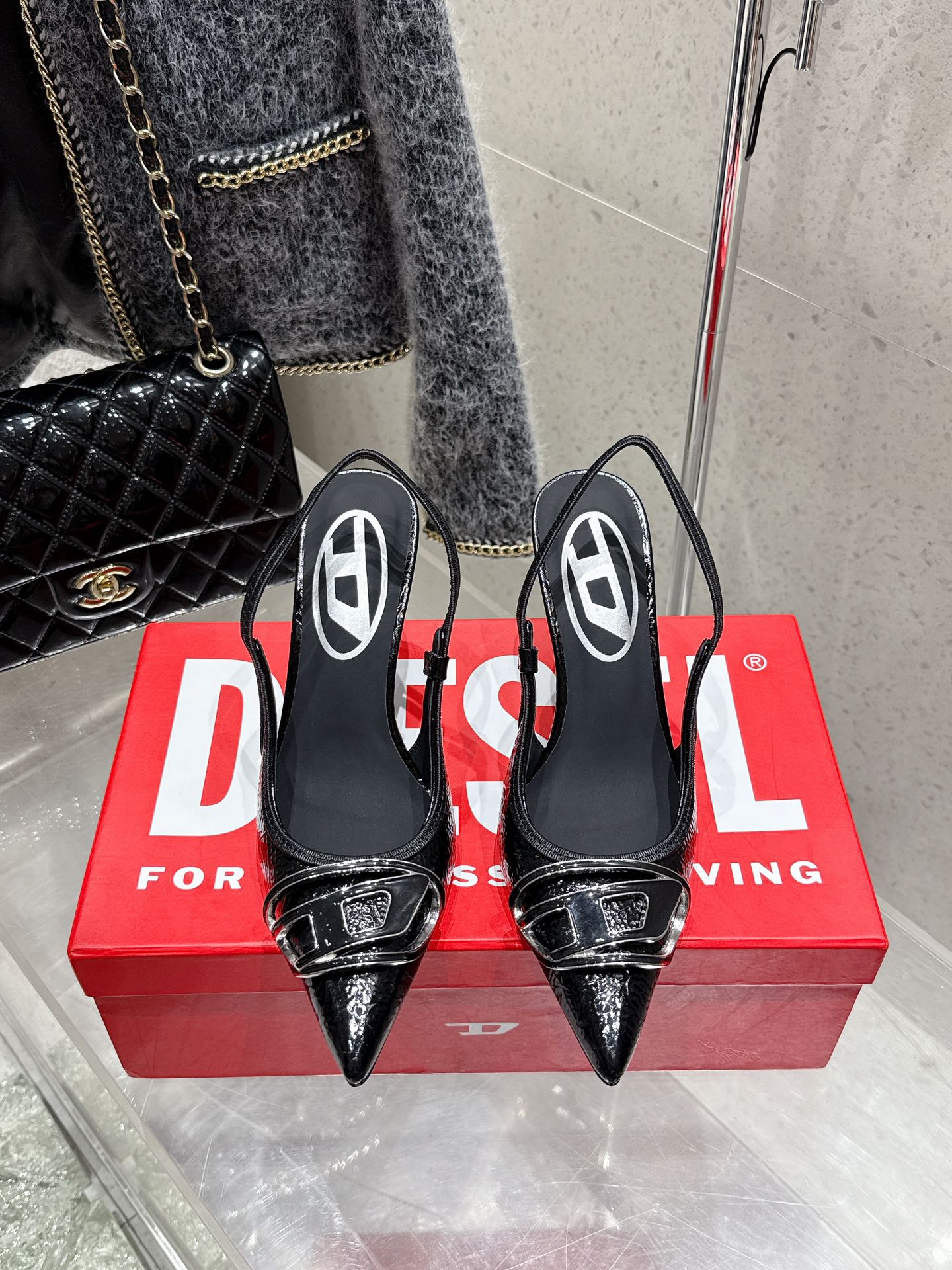“Top 700 Diesel Heels: Custom Fabrics and Sheepskin Details in Oxen Skin Shoes” - 图片 9