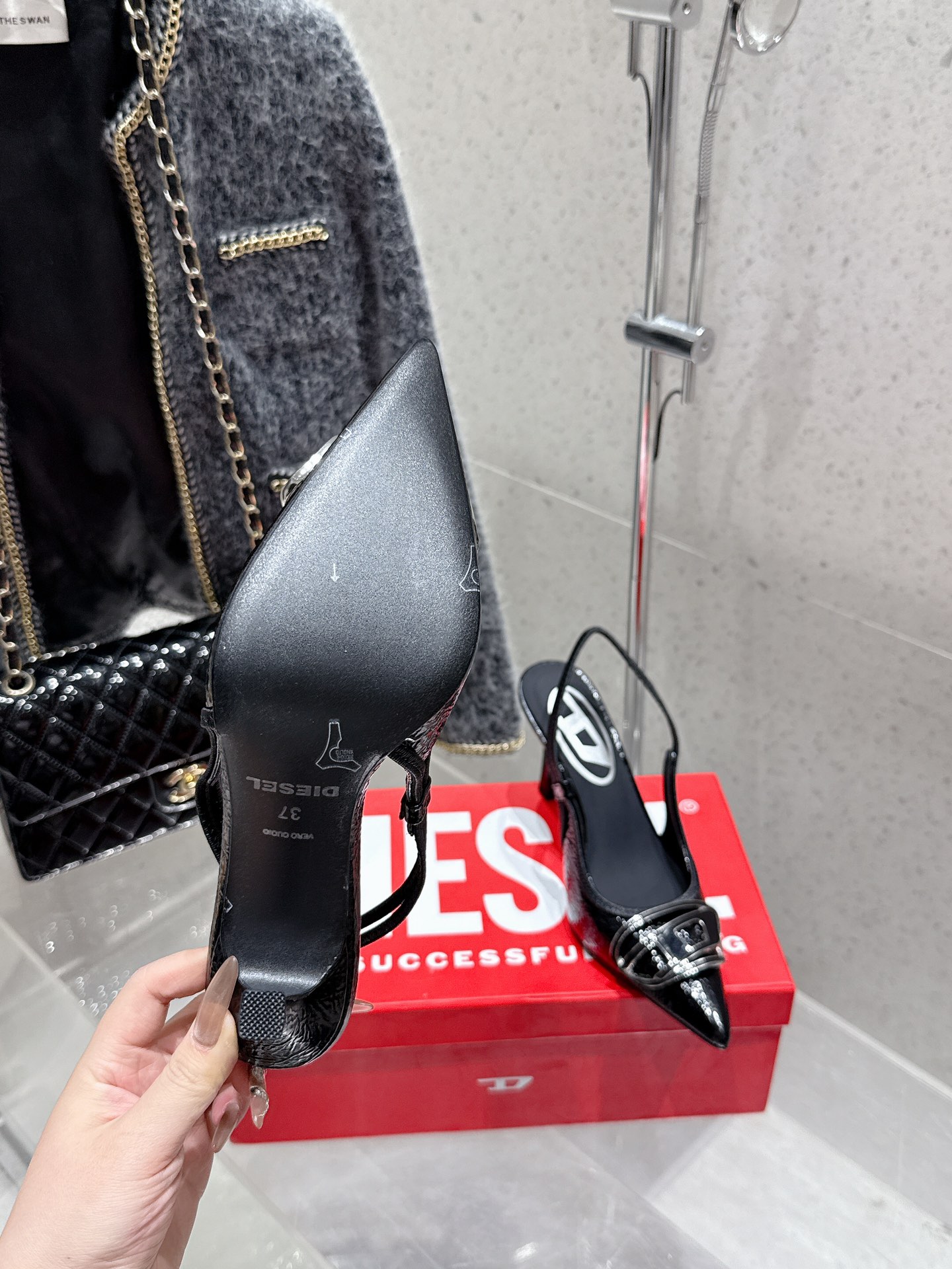 “Top 700 Diesel Heels: Custom Fabrics and Sheepskin Details in Oxen Skin Shoes” - 图片 8