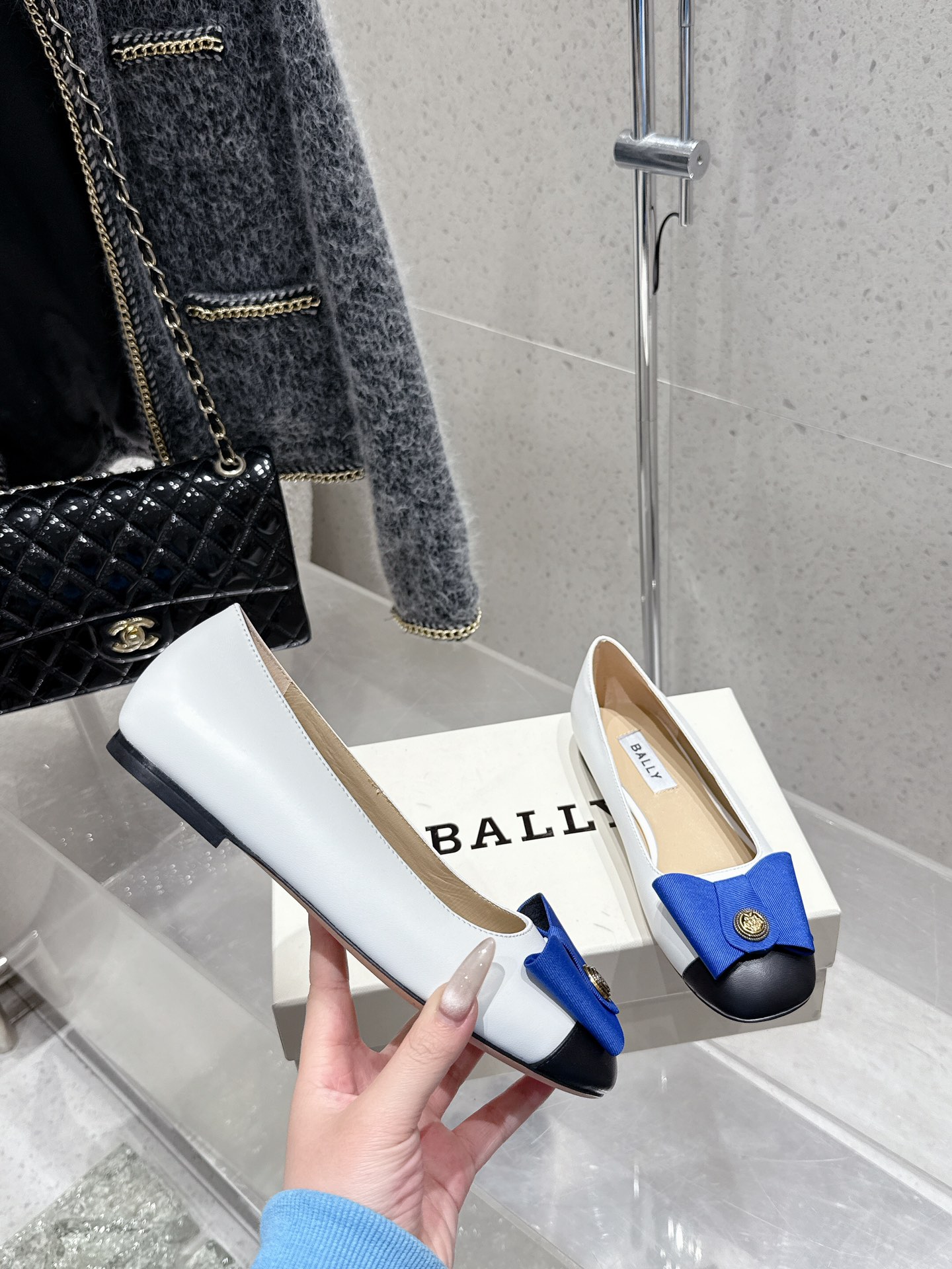 Elegant Two-Tone Ballet Flats with Bow Accent, Comfortable and Stylish Shoes 6 i1744186545 2151 0
