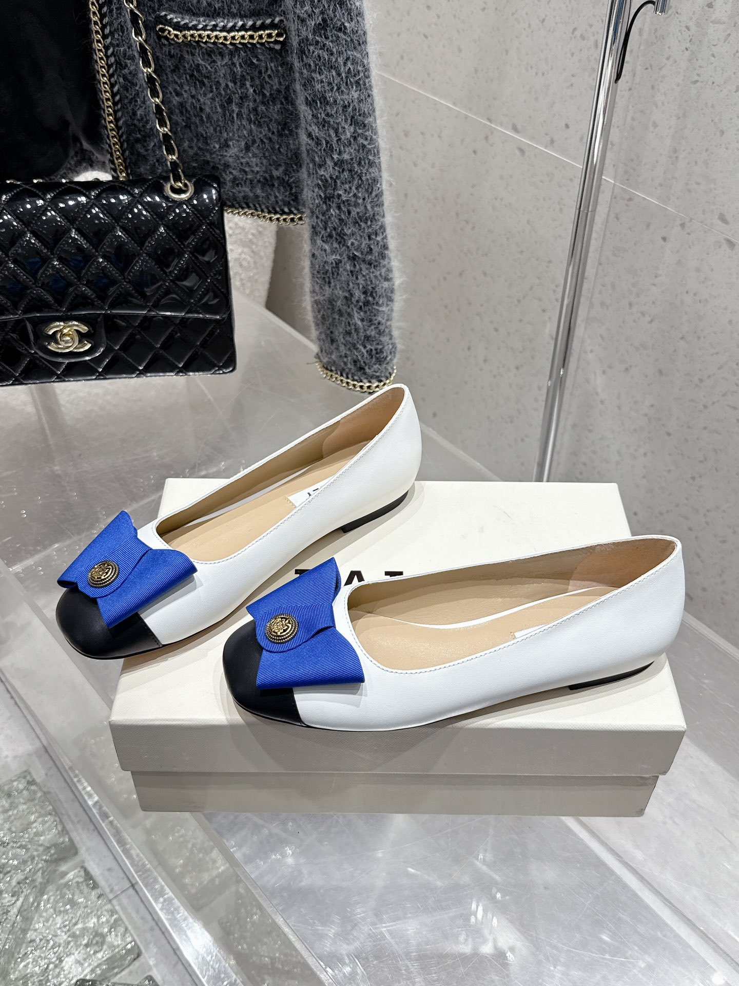 Elegant Two-Tone Ballet Flats with Bow Accent, Comfortable and Stylish Shoes 2 i1744186546 1544 5