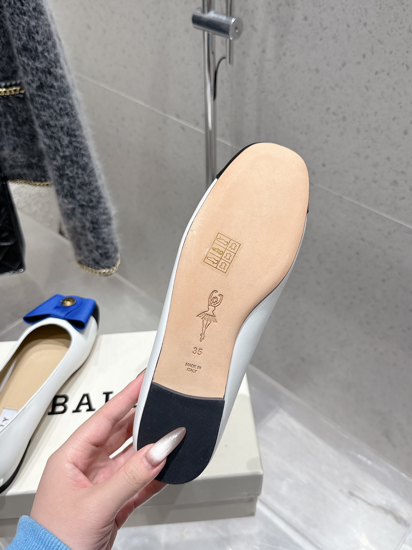 Elegant Two-Tone Ballet Flats with Bow Accent, Comfortable and Stylish Shoes 10 i1744186546 4009 4