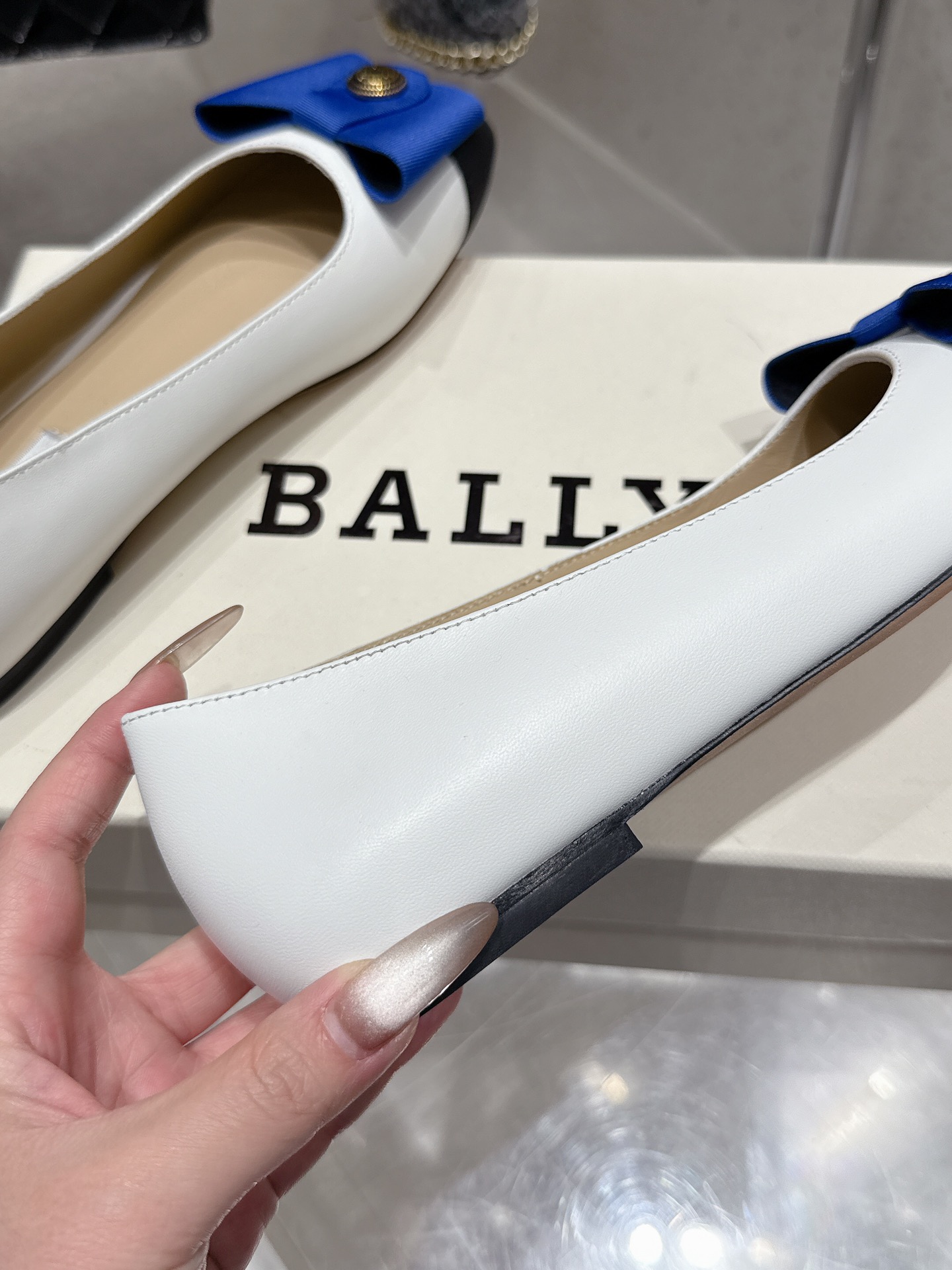 Elegant Two-Tone Ballet Flats with Bow Accent, Comfortable and Stylish Shoes 9 i1744186546 4883 3