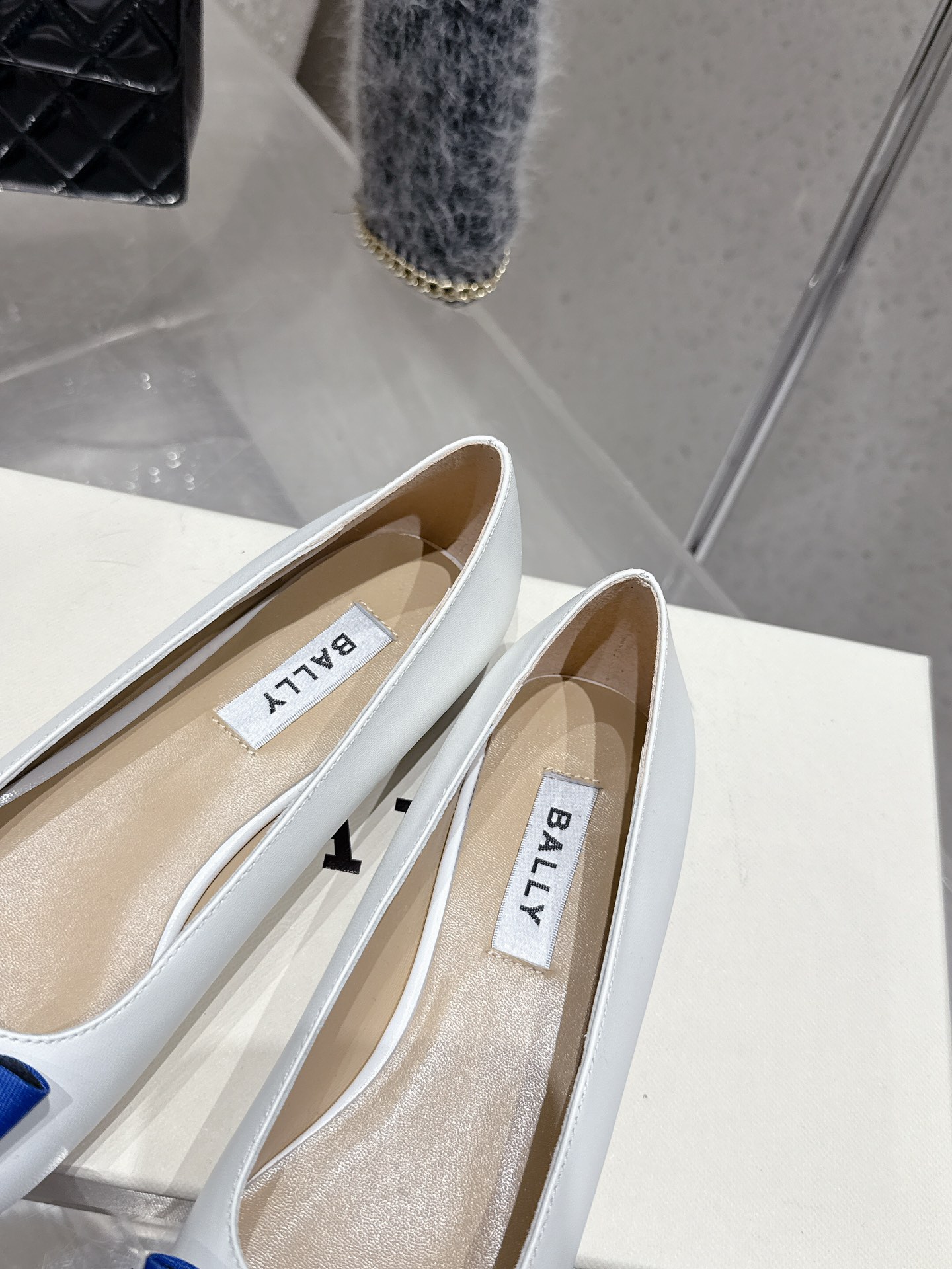 Elegant Two-Tone Ballet Flats with Bow Accent, Comfortable and Stylish Shoes 7 i1744186546 682 6