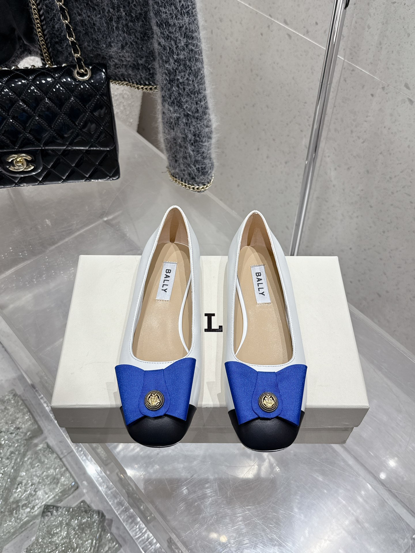 Elegant Two-Tone Ballet Flats with Bow Accent, Comfortable and Stylish Shoes 3 i1744186546 740 2