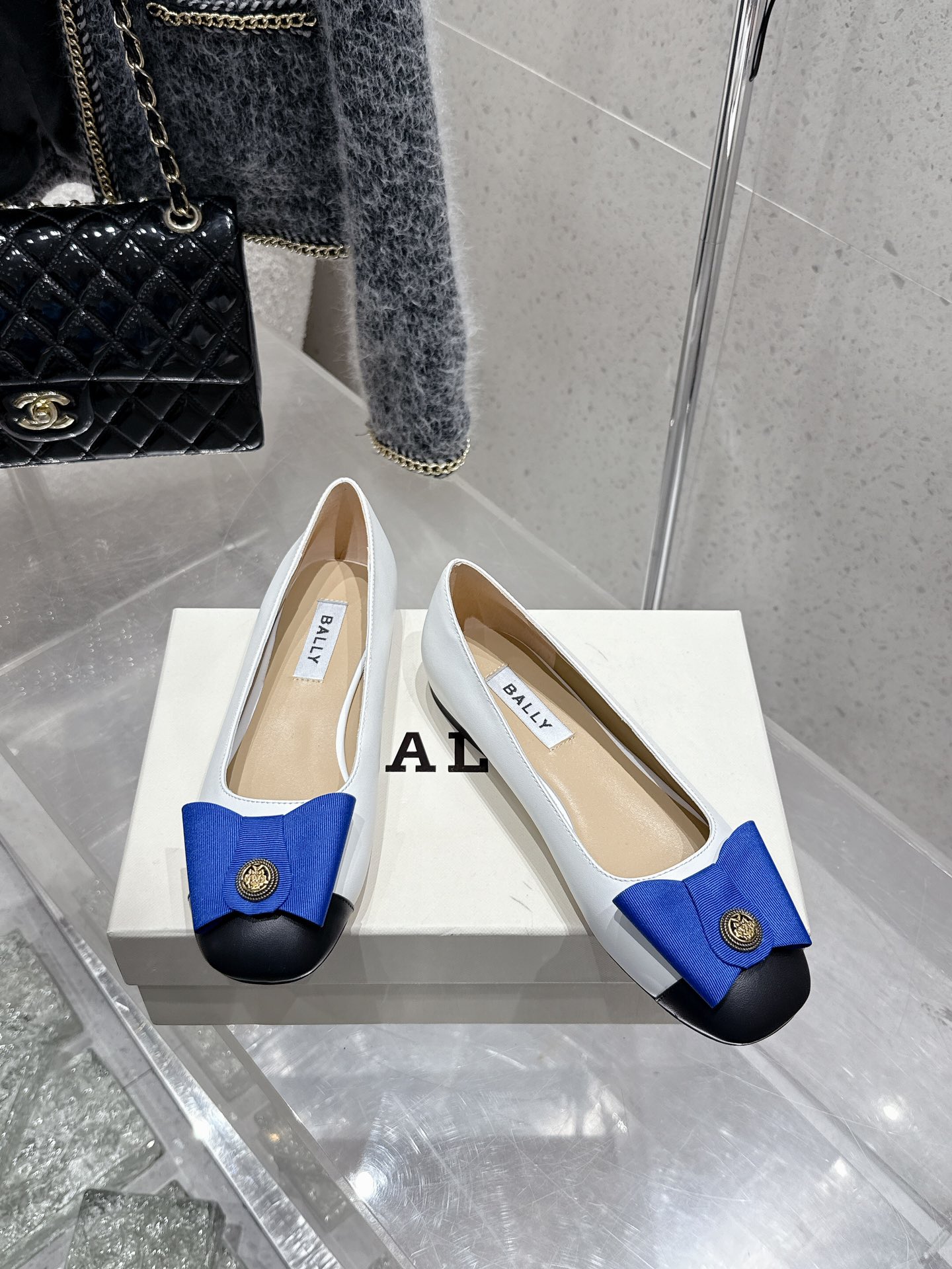 Elegant Two-Tone Ballet Flats with Bow Accent, Comfortable and Stylish Shoes 4 i1744186546 8347 7