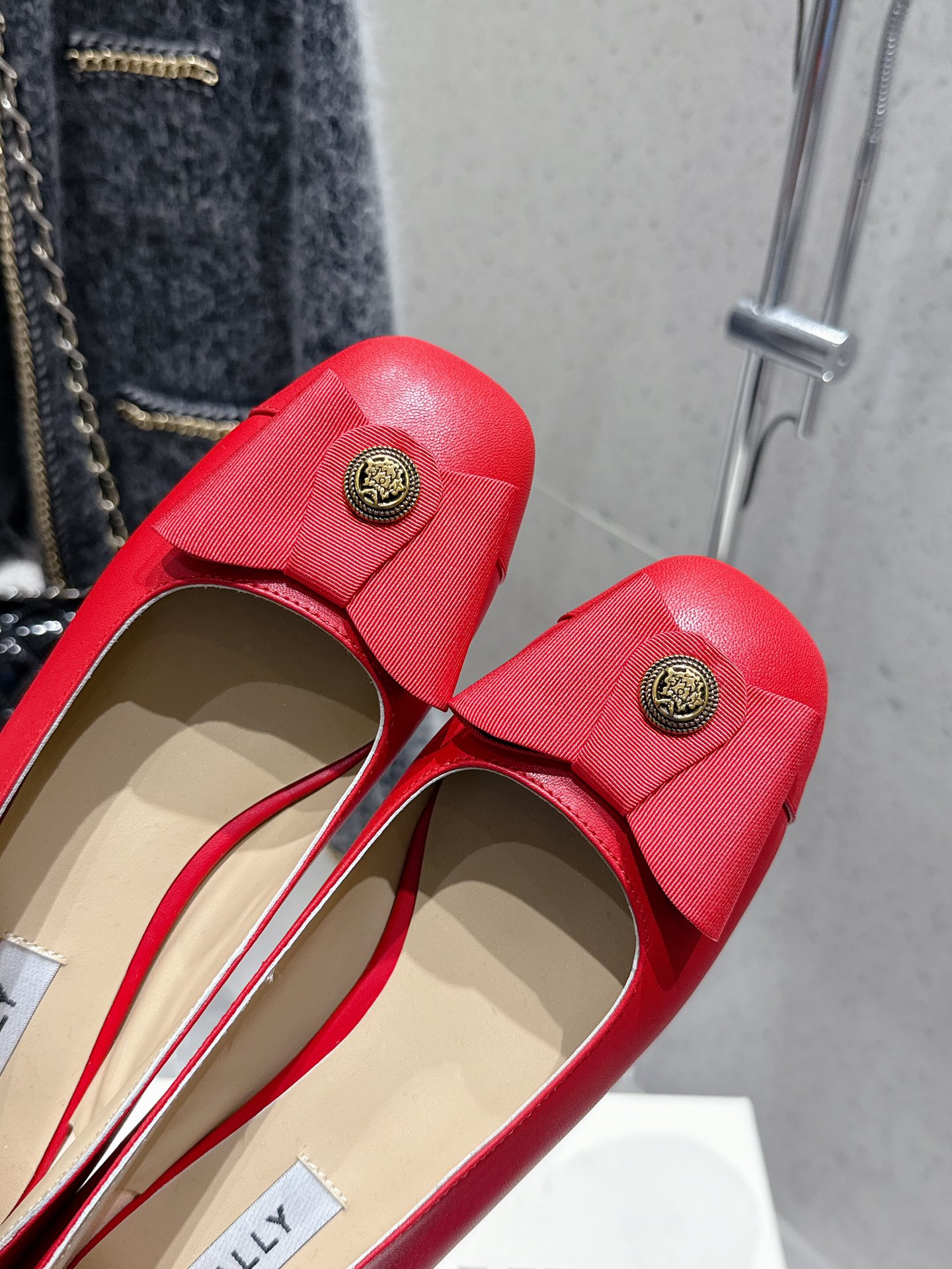 Bally Women's Red Leather Ballet Flats with Bow Accent - Elegant & Comfortable 9 i1744186576 5577 5