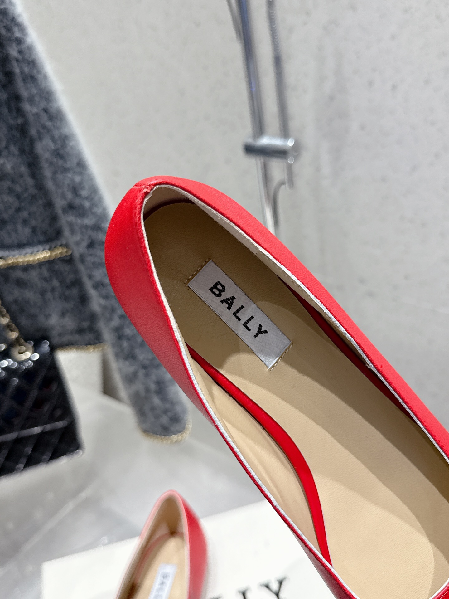 Bally Women's Red Leather Ballet Flats with Bow Accent - Elegant & Comfortable 7 i1744186576 9471 2