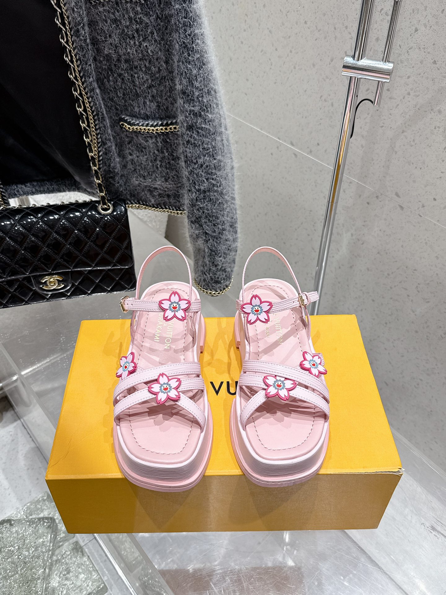 NO:264439,Top version Louis vuiteeon LV MAYA FLATFORM sandals waterproof platform thick-soled sandals cherry sandals upper cowhide/densing denim inner foot pad sheepskin sole original molded rubber outsole size 35-39 (40.41 custom made without return or exchange), sandals, louis vuitton, louis vuitton,tom ford, sandals, cowhide, sheepskin19860909顶级版本 Louis vuiteeon LV MAYA FLATFORM 凉鞋防水台厚底凉鞋樱花凉鞋 鞋面牛皮/丹宁牛仔布 内里垫脚羊皮 鞋底原版开模橡胶大底 码数35-39（40.41定做不退换）,凉鞋,louis vuitton,louis vuitton,tom ford,sandals,cowhide,sheepskin,Women's Shoes