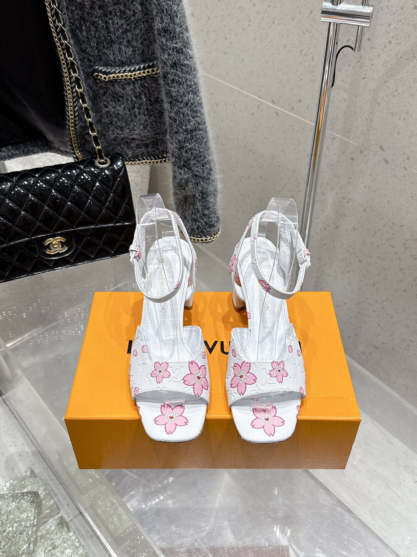 NO:264436,Top version Louis Vuitton LV Swing high heels hottest metal heels Mary Jane hollow thick heel sandals letter high heels fish mouth sandals —————————————————————————————————————————————————————————————————————————————————————————————————————————————————————————————————————————————————————————————————————————————————————————————————————————————————————————————————————————————————————————————————————————————————————————————————————————————————————————————————————————————————————————————————————————————————————————————————————————————————————————————————————————————————————————————————————————————————————  Upper cowhide/cow patent leather inner foot pad sheepskin sole Italian A-grade genuine leather outsole Heel height 5.5cm/8.5cm Size 35-39 (40.41 custom made without return), high heels sandals, louis vuitton, louis vuitton, stuart weitzman, sandals, mary jane, high heels, cowhide, sheepskin, Leather soles19860909顶级版本 Louis Vuitton LV Swing 高跟鞋最火最新金属跟玛丽珍后空粗跟凉鞋字母标高跟鱼嘴凉鞋 —————————————————— 原版开模V型金属跟！ 鞋面牛皮/牛漆皮 内里垫脚羊皮 鞋底意大利A级真皮大底 跟高5.5cm/8.5cm 码数35-39（40.41定做不退换）,高跟鞋凉鞋,louis vuitton,louis vuitton,stuart weitzman,sandals,mary jane,high heels,cowhide,sheepskin,Leather soles,Women's Shoes