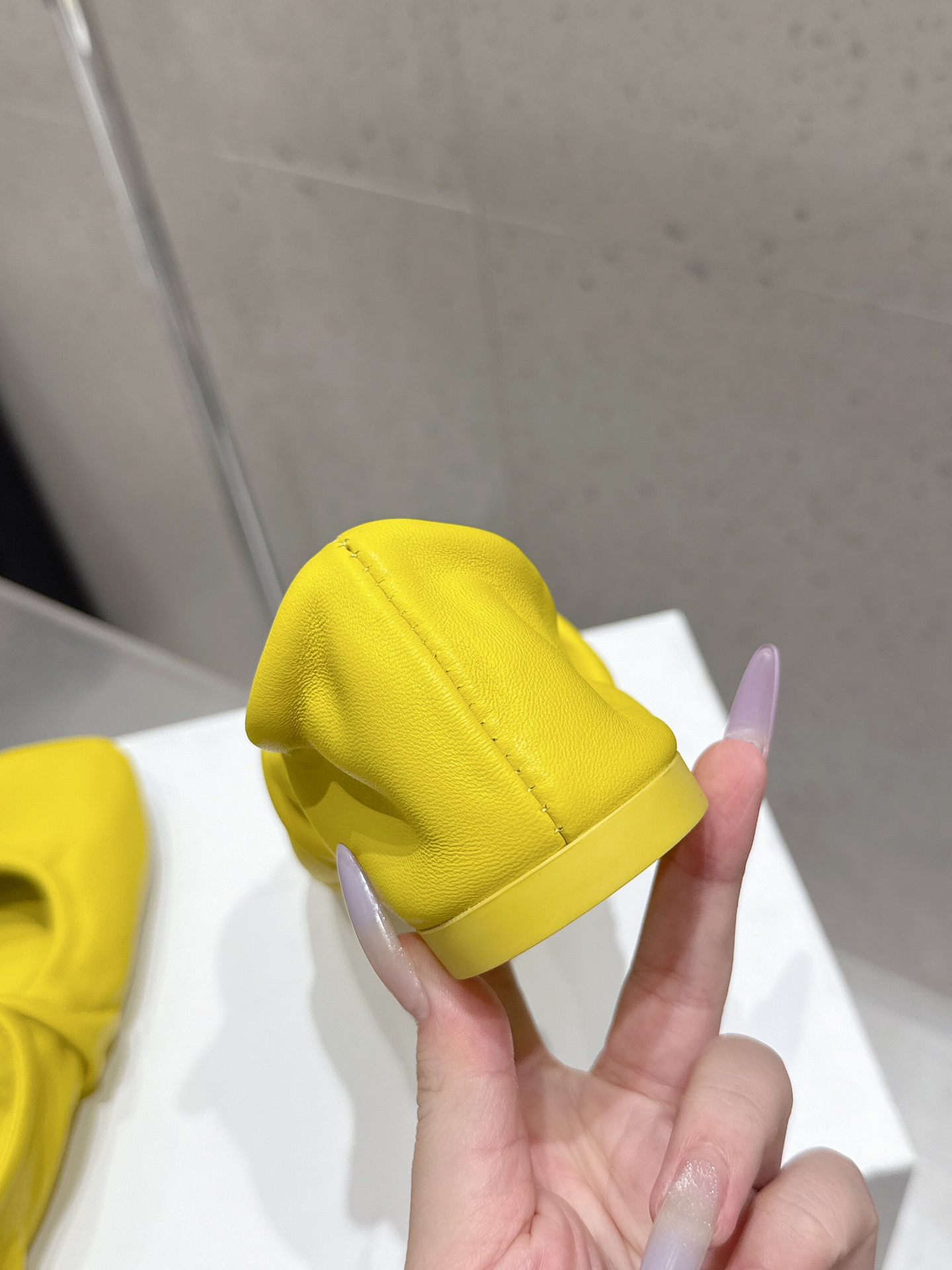 Elegant Grass Planting: Loewe Roger Shoes with Sheepskin Inner, Original Sole. - 图片 7