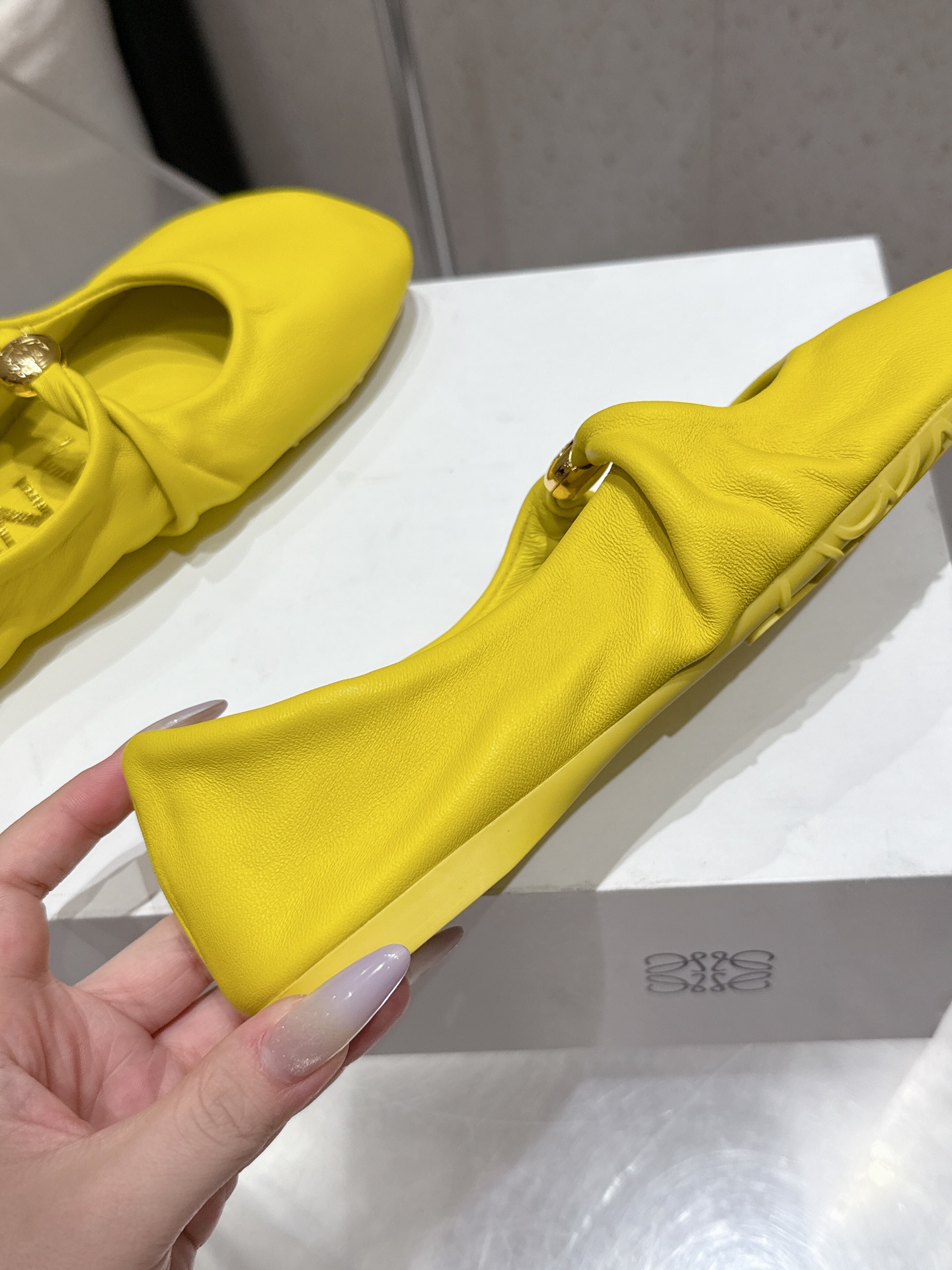 Elegant Grass Planting: Loewe Roger Shoes with Sheepskin Inner, Original Sole. - 图片 8