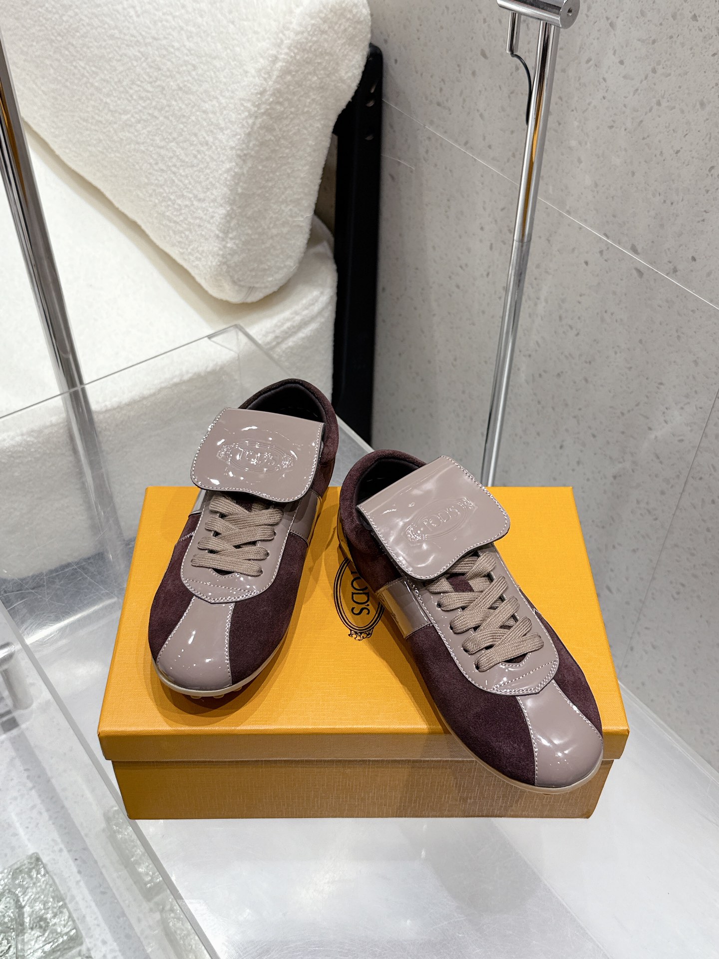 “High-end German Sneakers with Custom Leather, 750 Units Produced” - 图片 3