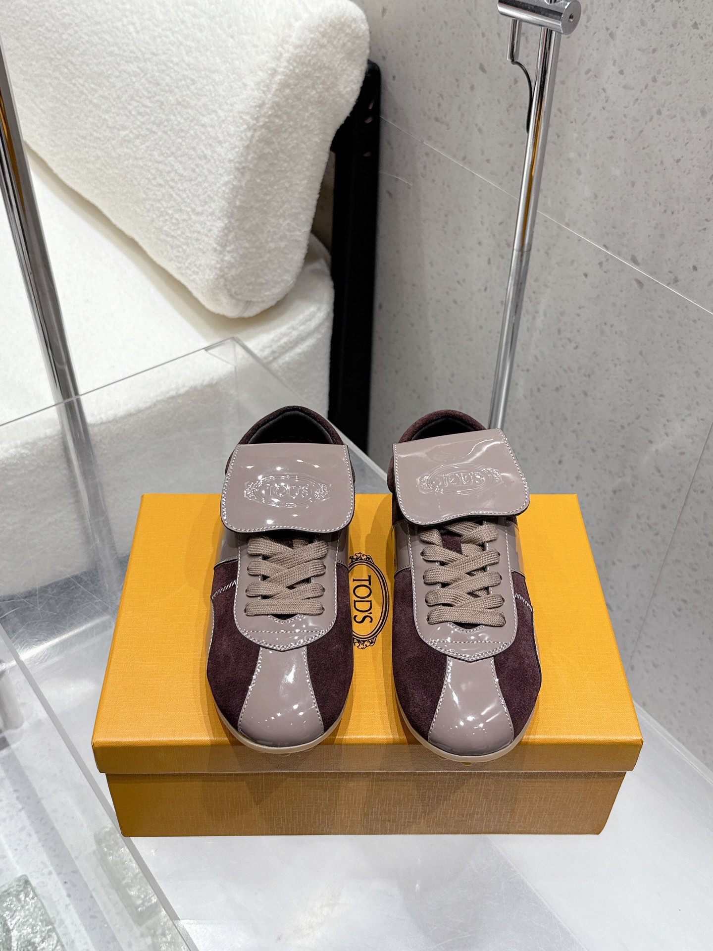 “High-end German Sneakers with Custom Leather, 750 Units Produced” - 图片 1