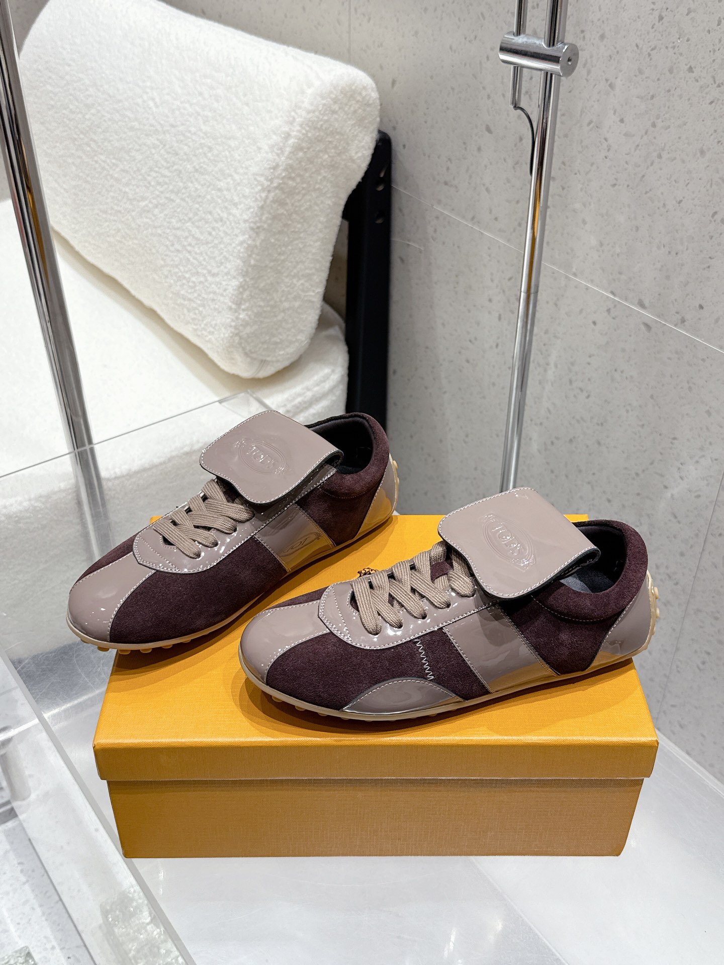 “High-end German Sneakers with Custom Leather, 750 Units Produced” - 图片 2