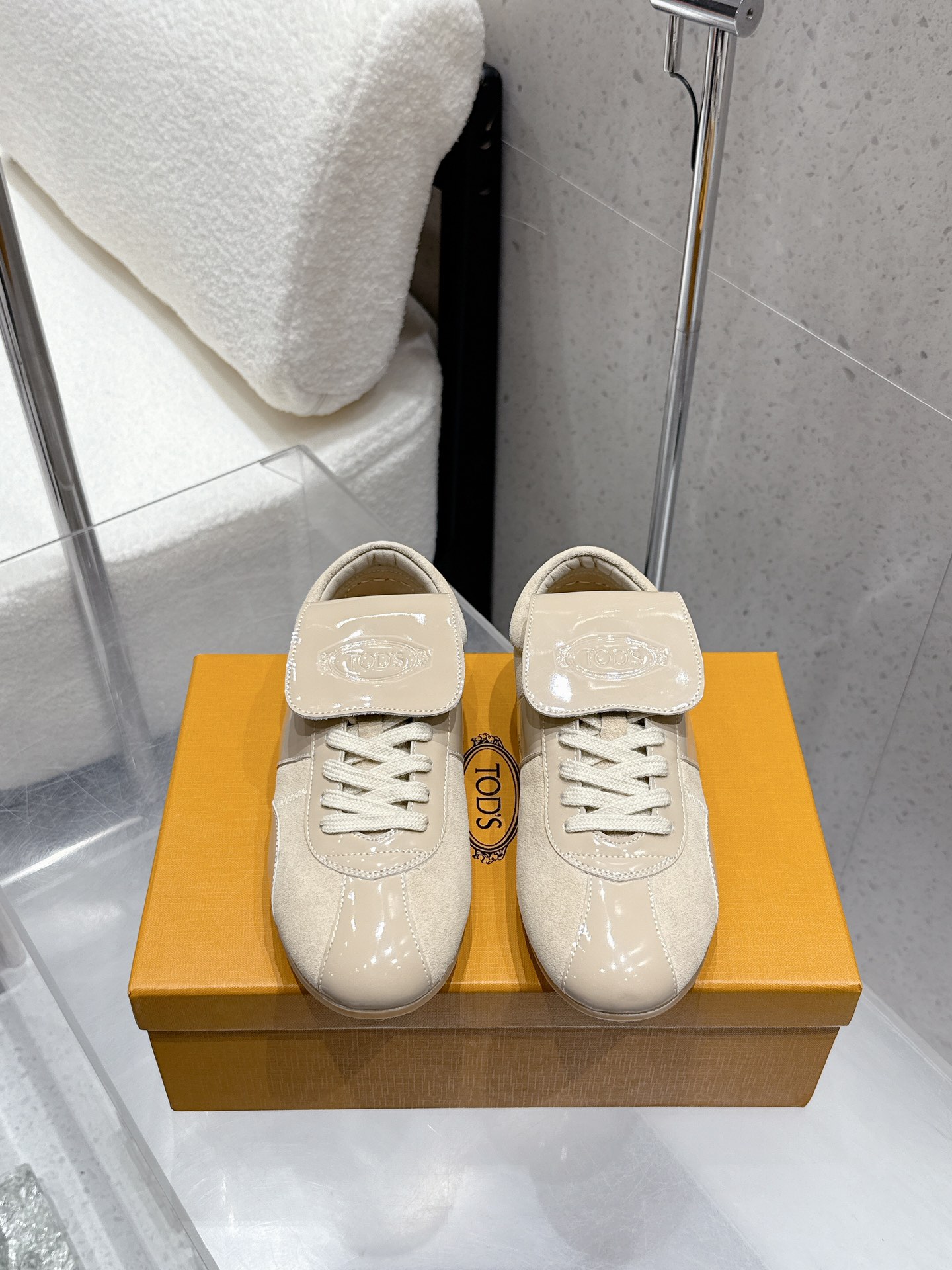 German White Sneakers: Custom Cow and Sheep Skin, Zoom Bottom, Limited Edition - 图片 1