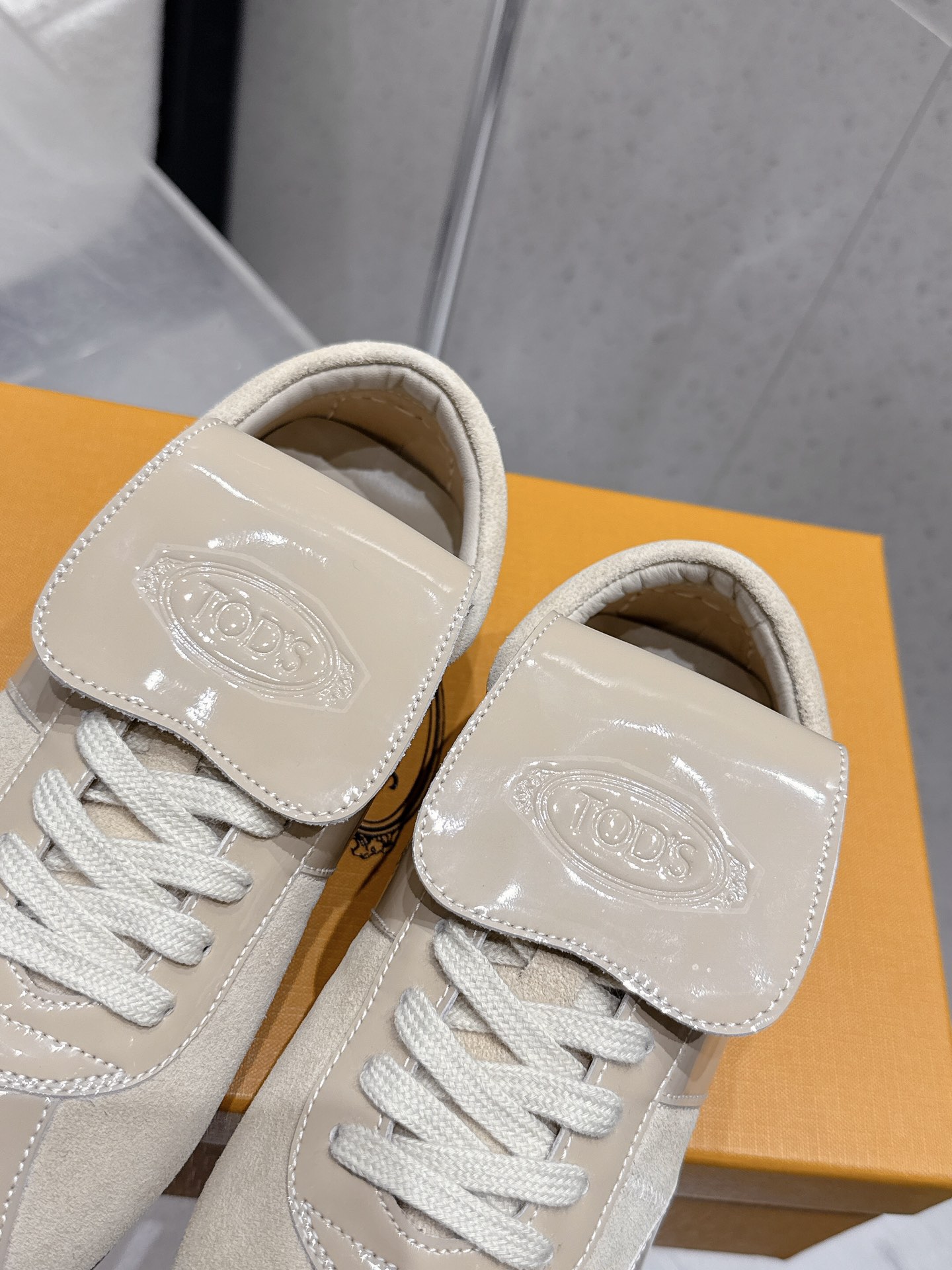 German White Sneakers: Custom Cow and Sheep Skin, Zoom Bottom, Limited Edition - 图片 8